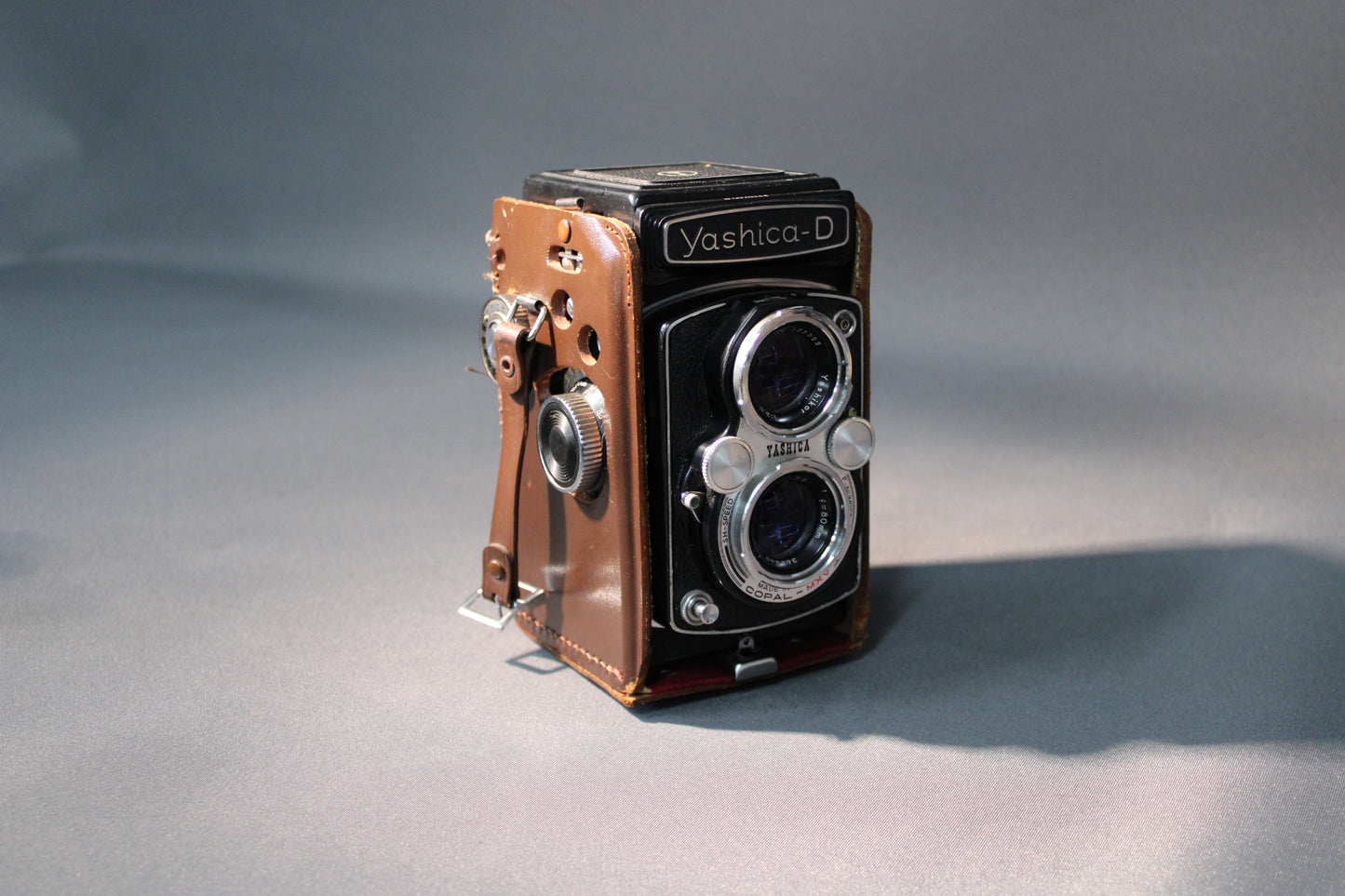 Yashica-D – vintage kaksisilmäinen peilikamera 1950–60-luvulta
