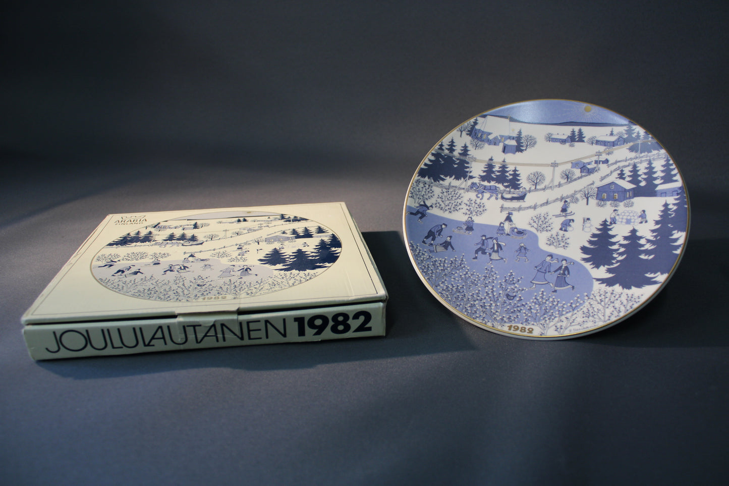 Arabia joululautanen 1982 – Raija Uosikkinen, alkuperäinen laatikko