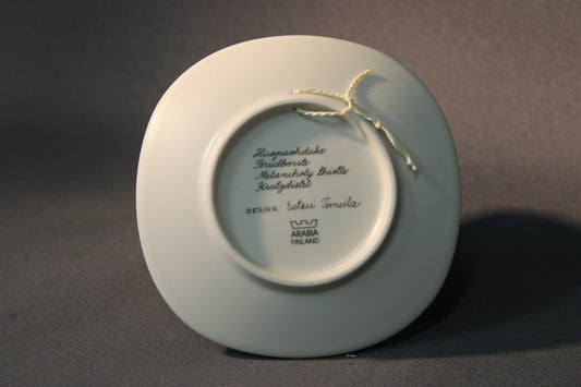 Arabia seinälautasen pohjamerkintä Huopaohdake, Esteri Tomula, Arabia Finland