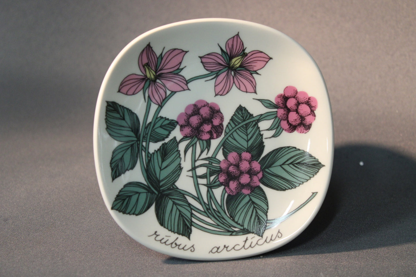 Arabia seinälautanen Mesimarja, Esteri Tomula, etukuva