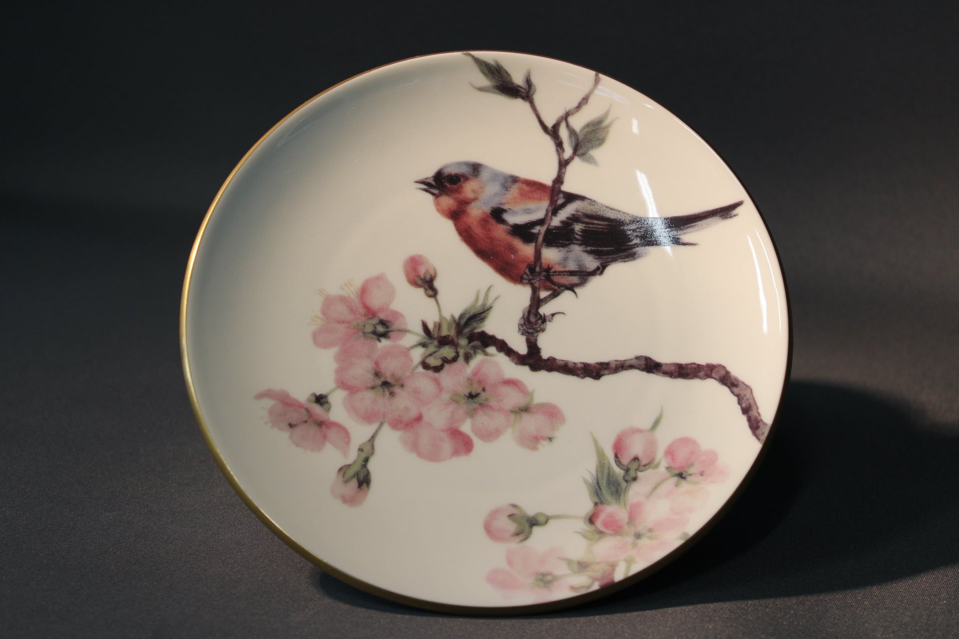 Arabia seinälautanen Peippo ja Omenapuu – Neljä Vuodenaikaa, Kesä, Riikka Hautamäki