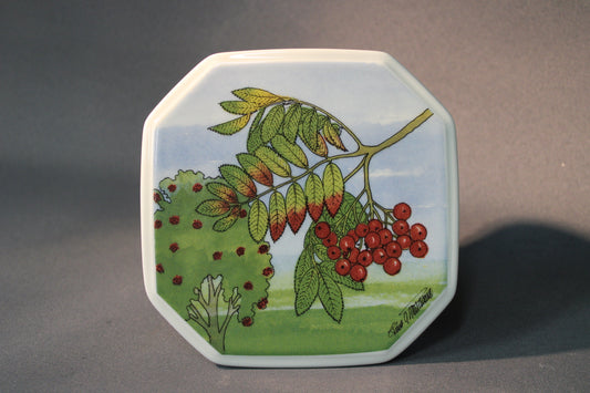 Arabia seinälautanen Pihlaja, Toivo G. Utriainen, etukuva