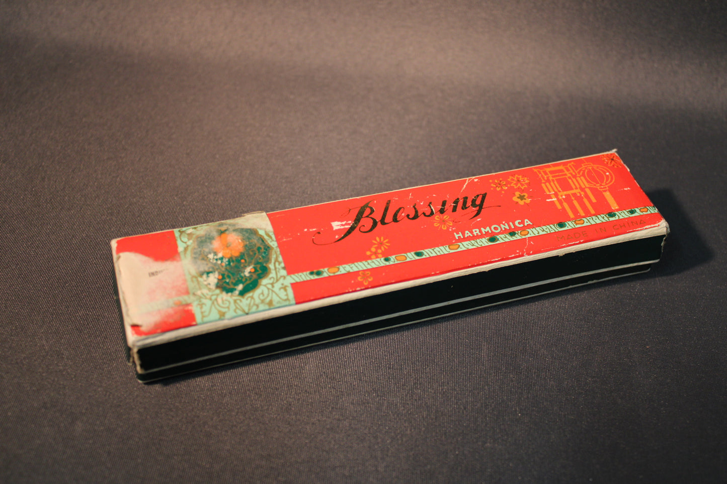 Blessing-huuliharppu alkuperäisessä pahvipakkauksessa