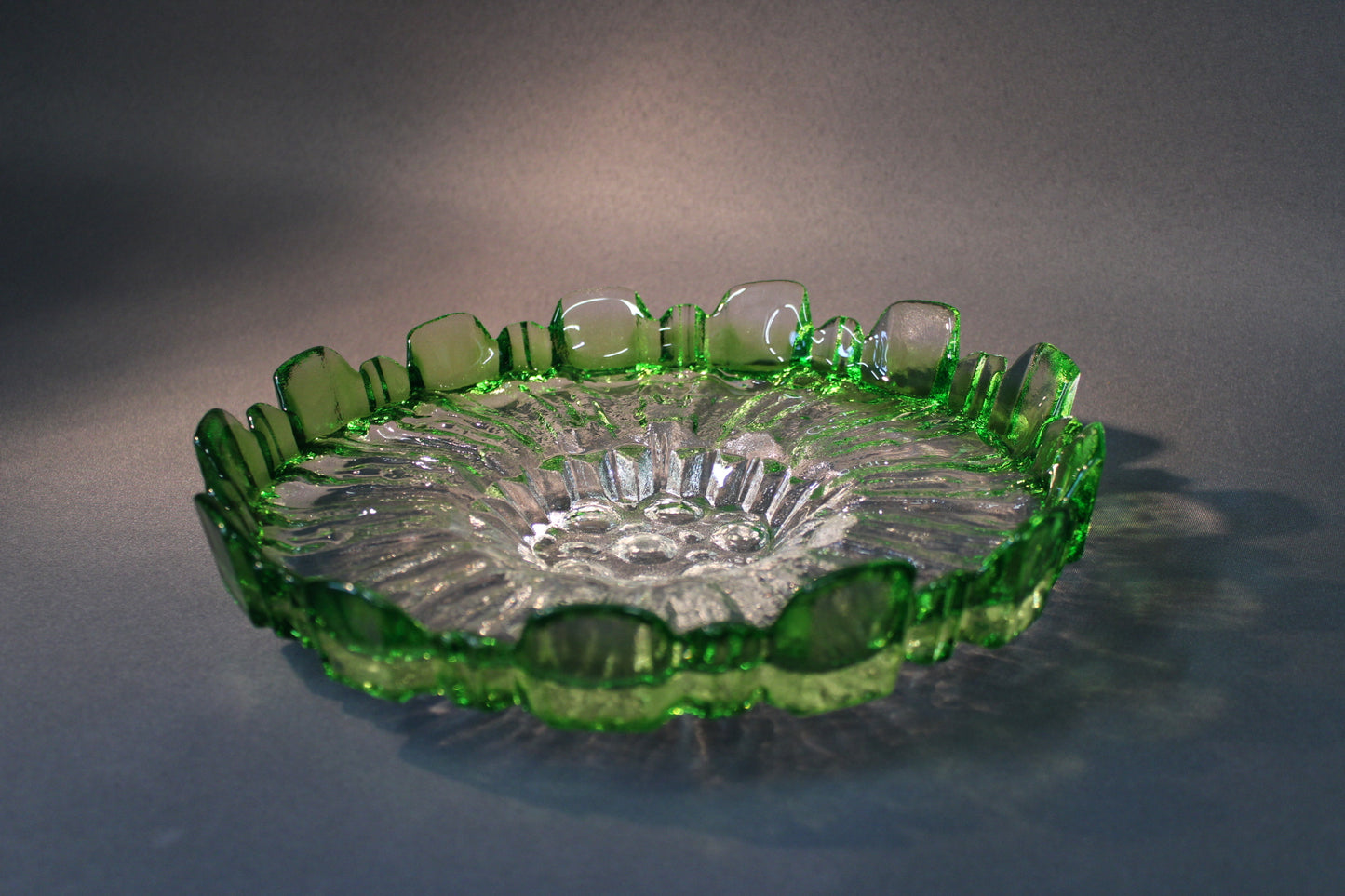 Humppilan Lasi Ulpukka tarjoiluvati, vihreä lasi, Tauno Wirkkala