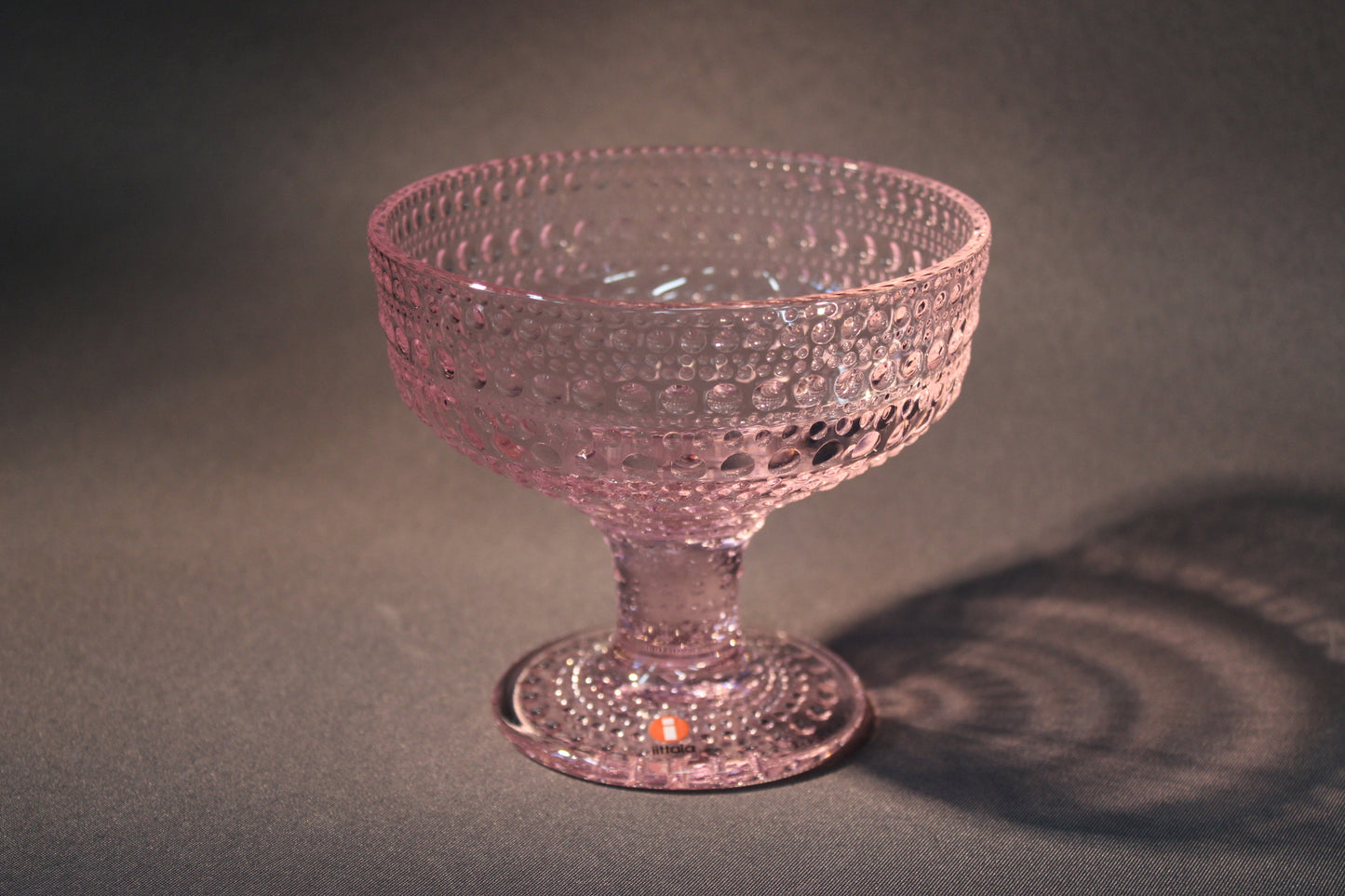 Kastehelmi kulho, vaaleanpunainen lasi, Oiva Toikka, etukuva