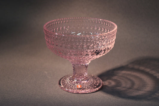 Kastehelmi kulho, vaaleanpunainen lasi, Oiva Toikka, etukuva