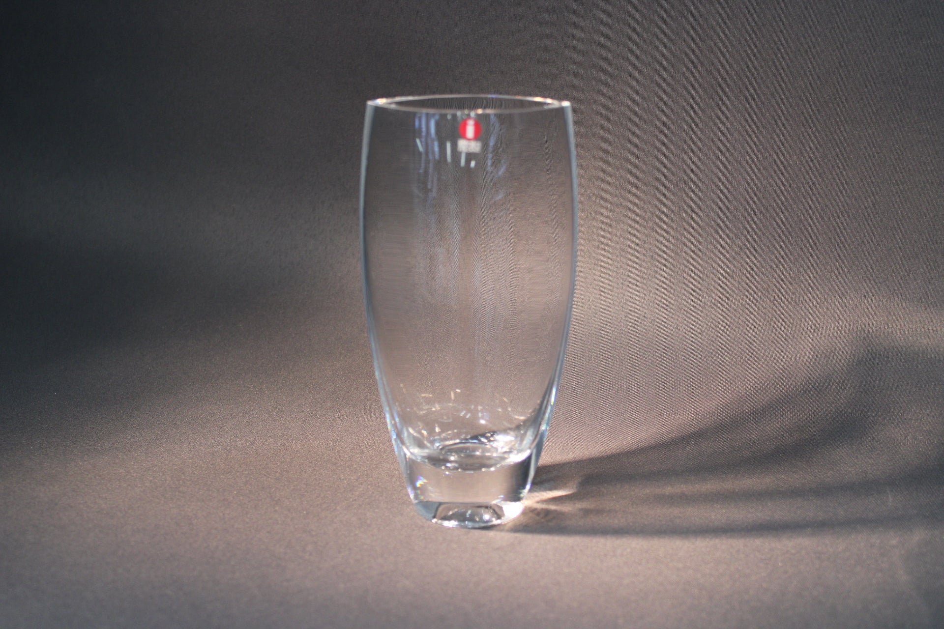 Iittala Leia -maljakko, kirkas lasi, Tiina Nordström – pystykuva edestä