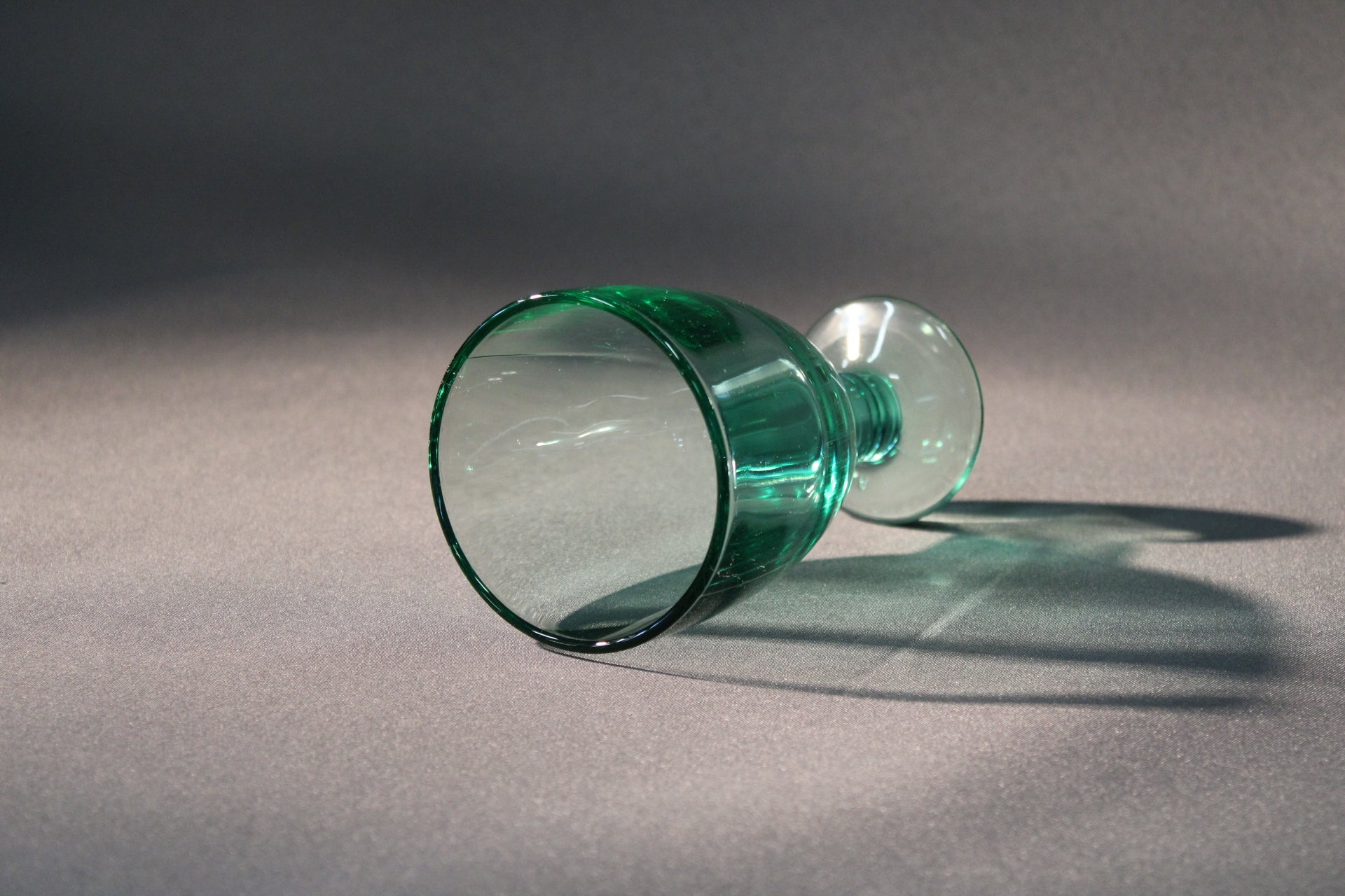 Kerttu Nurmisen suunnittelema Iittala Verna viinilasi