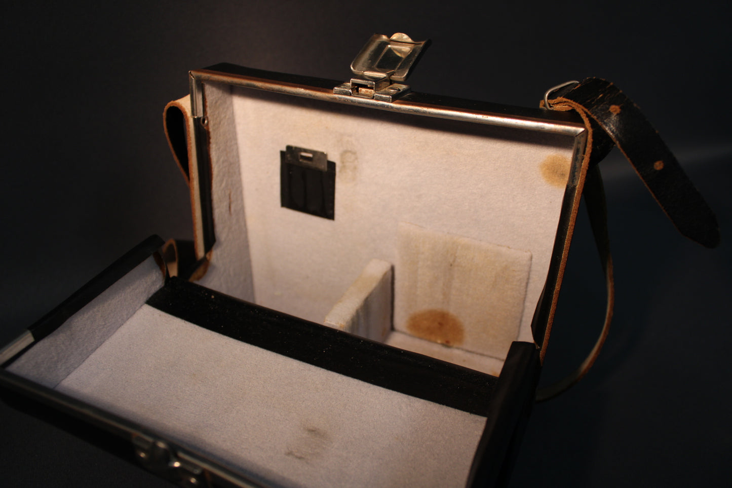 Kodak Instamatic M14 Super 8 -kameran kantolaukun sisäosa