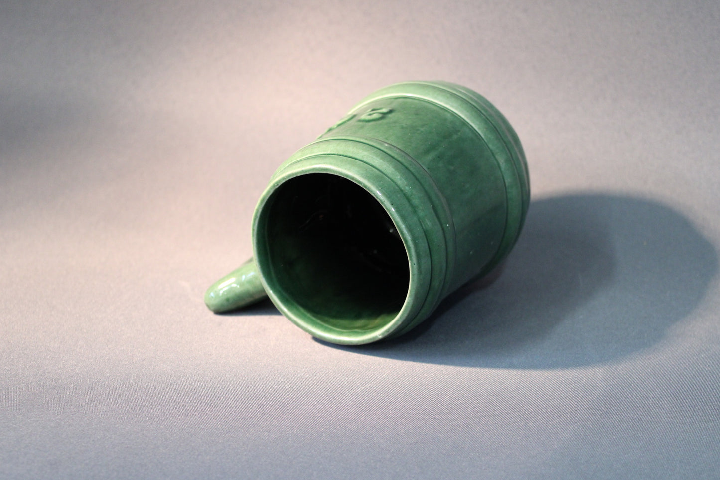 Savi tuoppi 2CV, vihreä keramiikka, Okki Laine