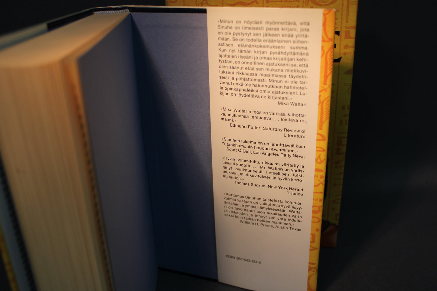 Mika Waltari Sinuhe egyptiläinen kirja,sisäkansi takaa