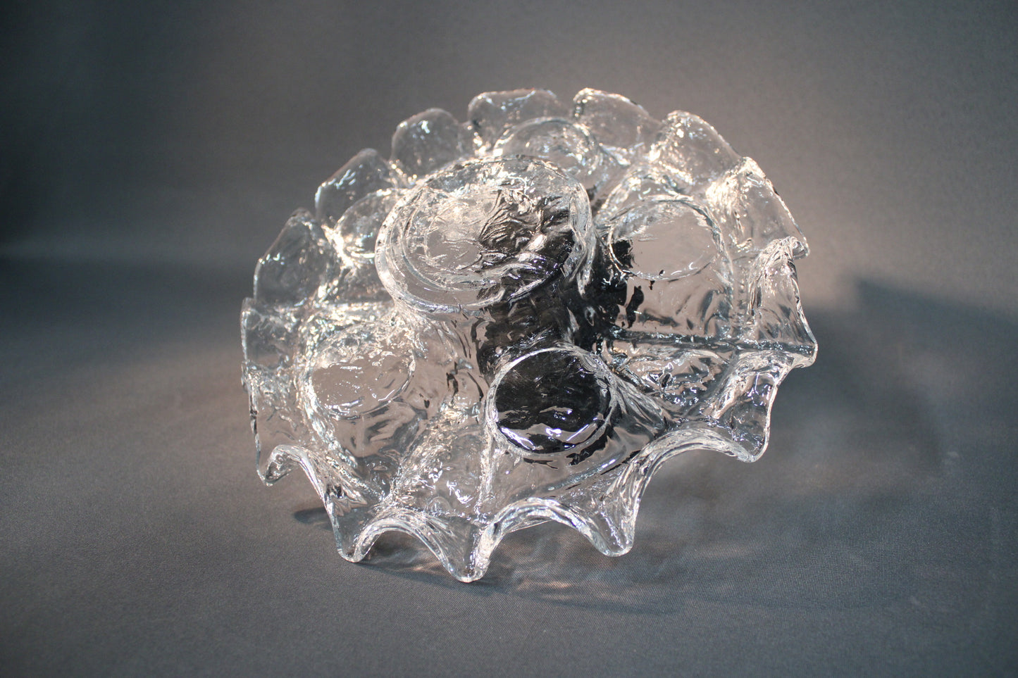 Muurla Jääkide tuikkualusta, alapuolen lasirakenne ja jäätekstuurin yksityiskohdat