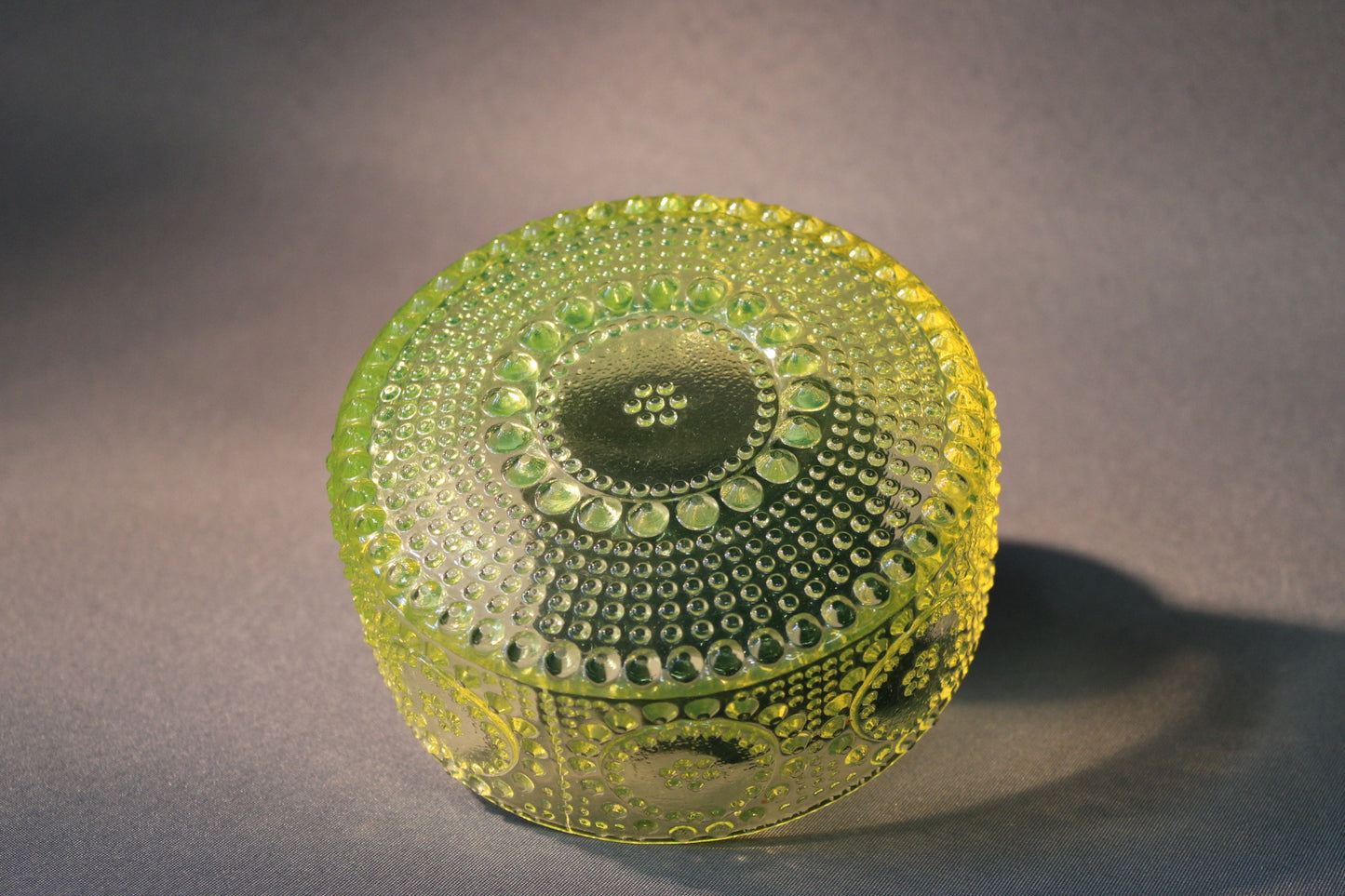 Riihimäen lasi Grapponia, kulhon pohjan kohokuviointi