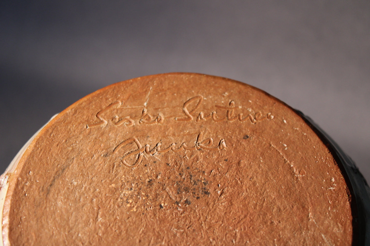 Käsintehty keramiikkalyhty, signeerattu Juuka