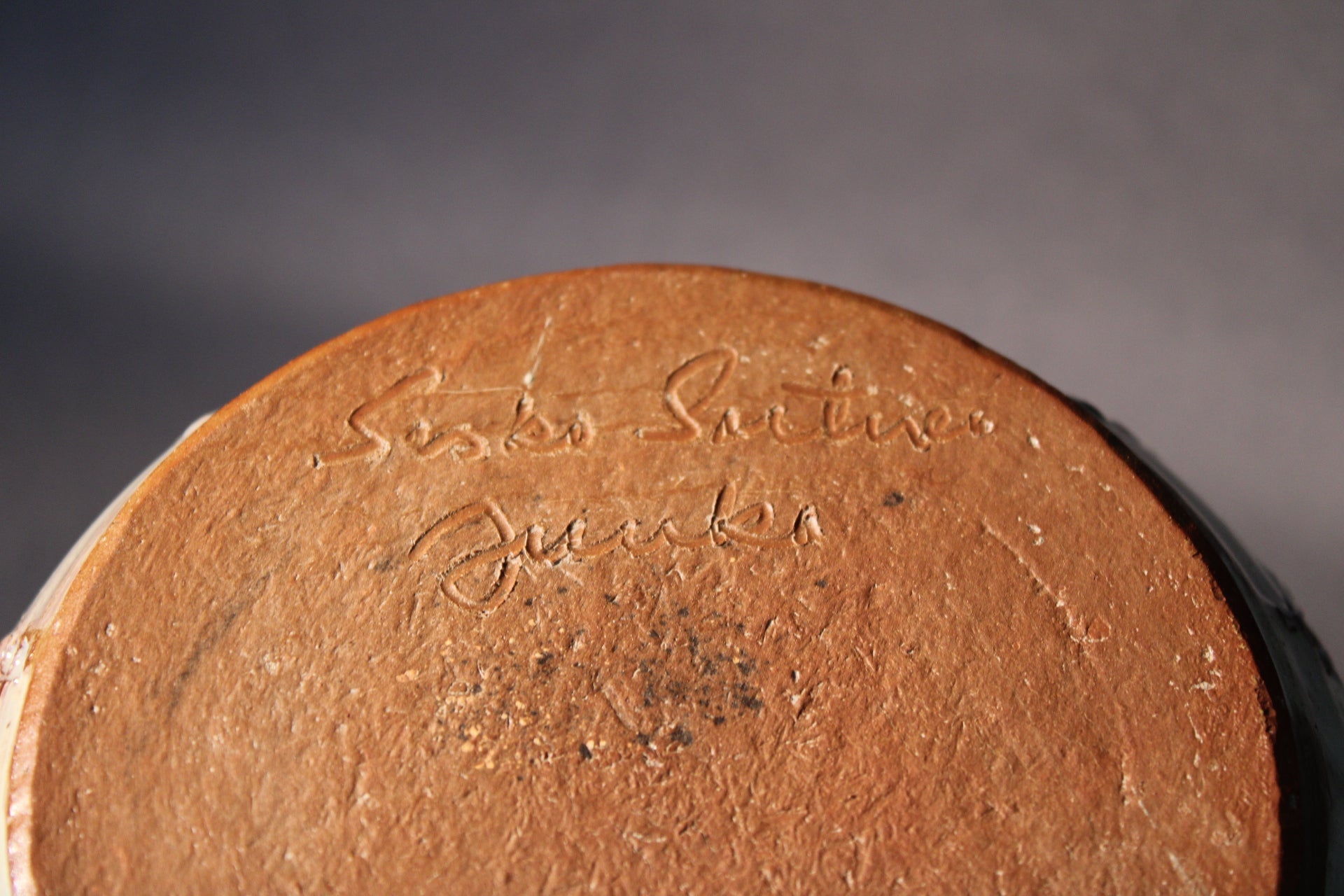 Käsintehty keramiikkalyhty, signeerattu Juuka