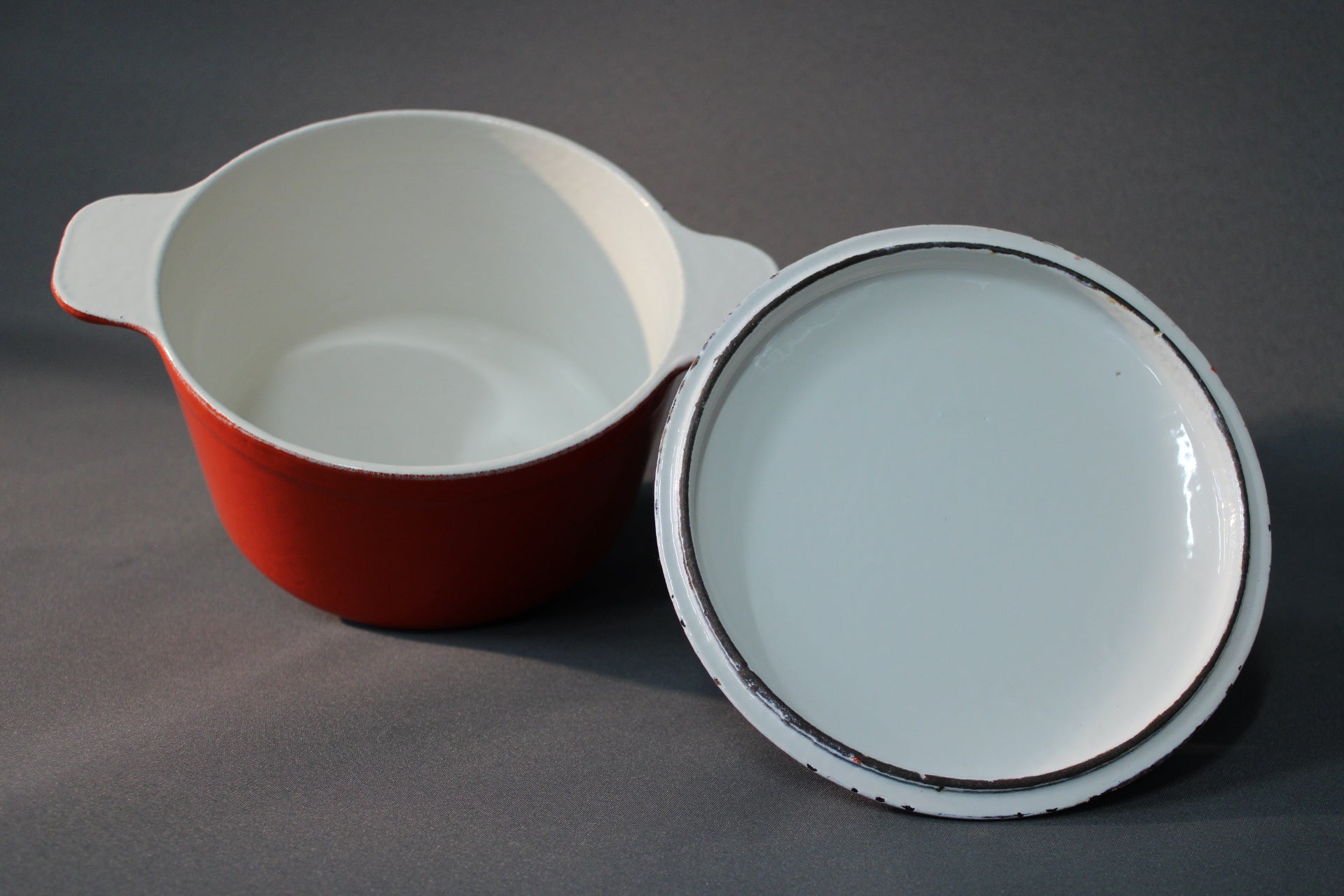 Valurautapata, sisäpinta valkoinen emali