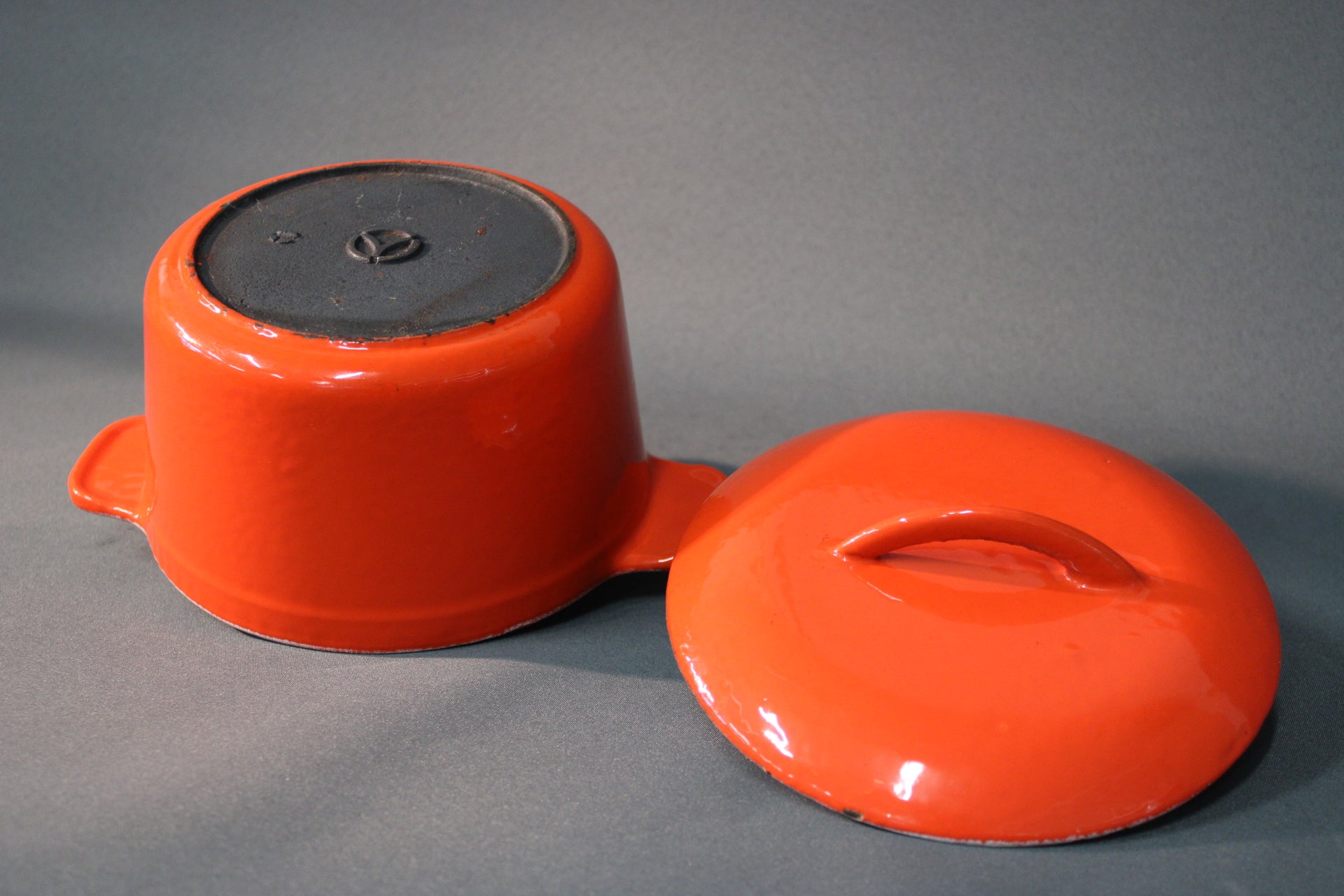 Viipurin Konepaja valurautapata, pohja ja kansi erillään