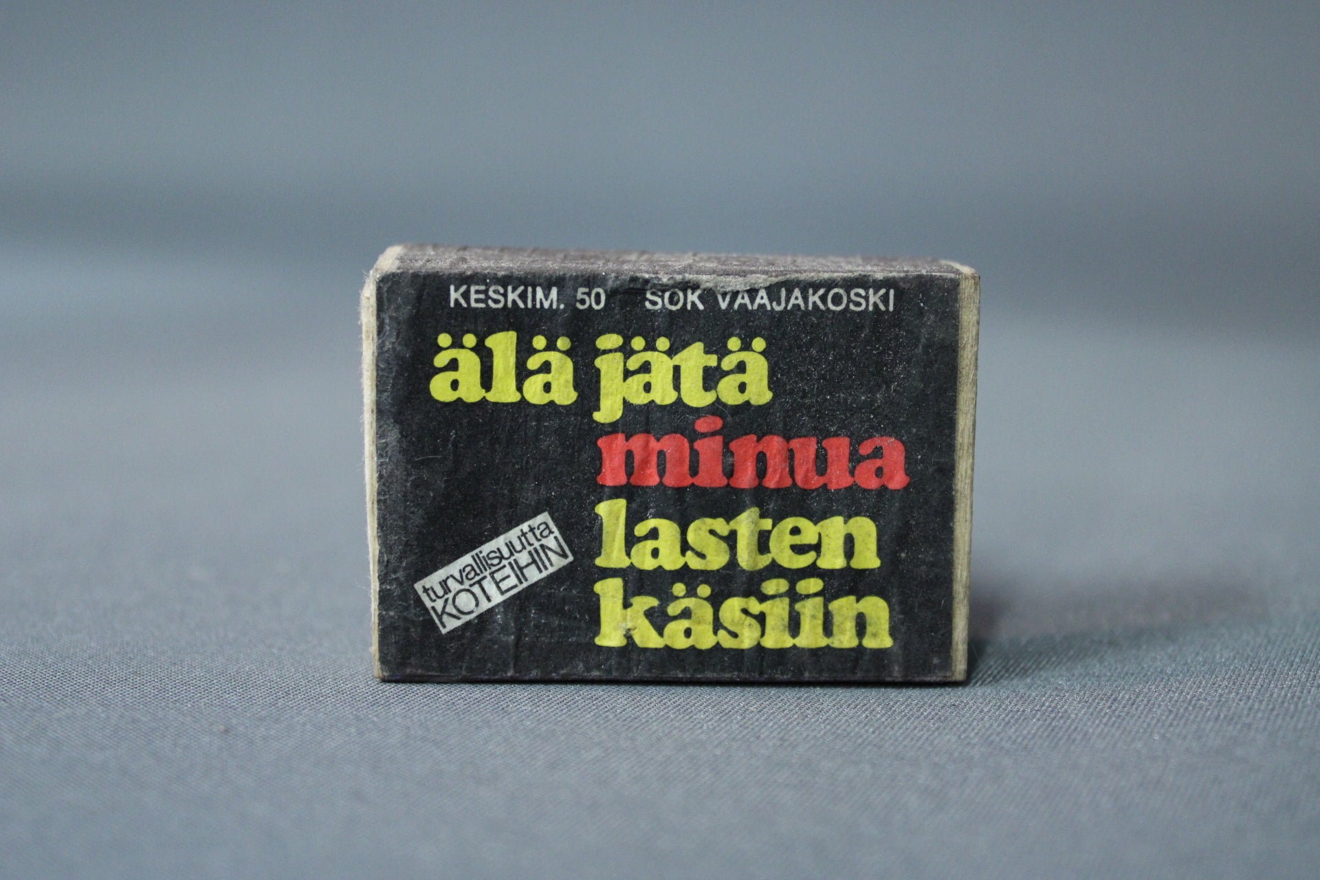 Turvallisuuskampanja ”Älä jätä minua lasten käsiin” tulitikkurasia