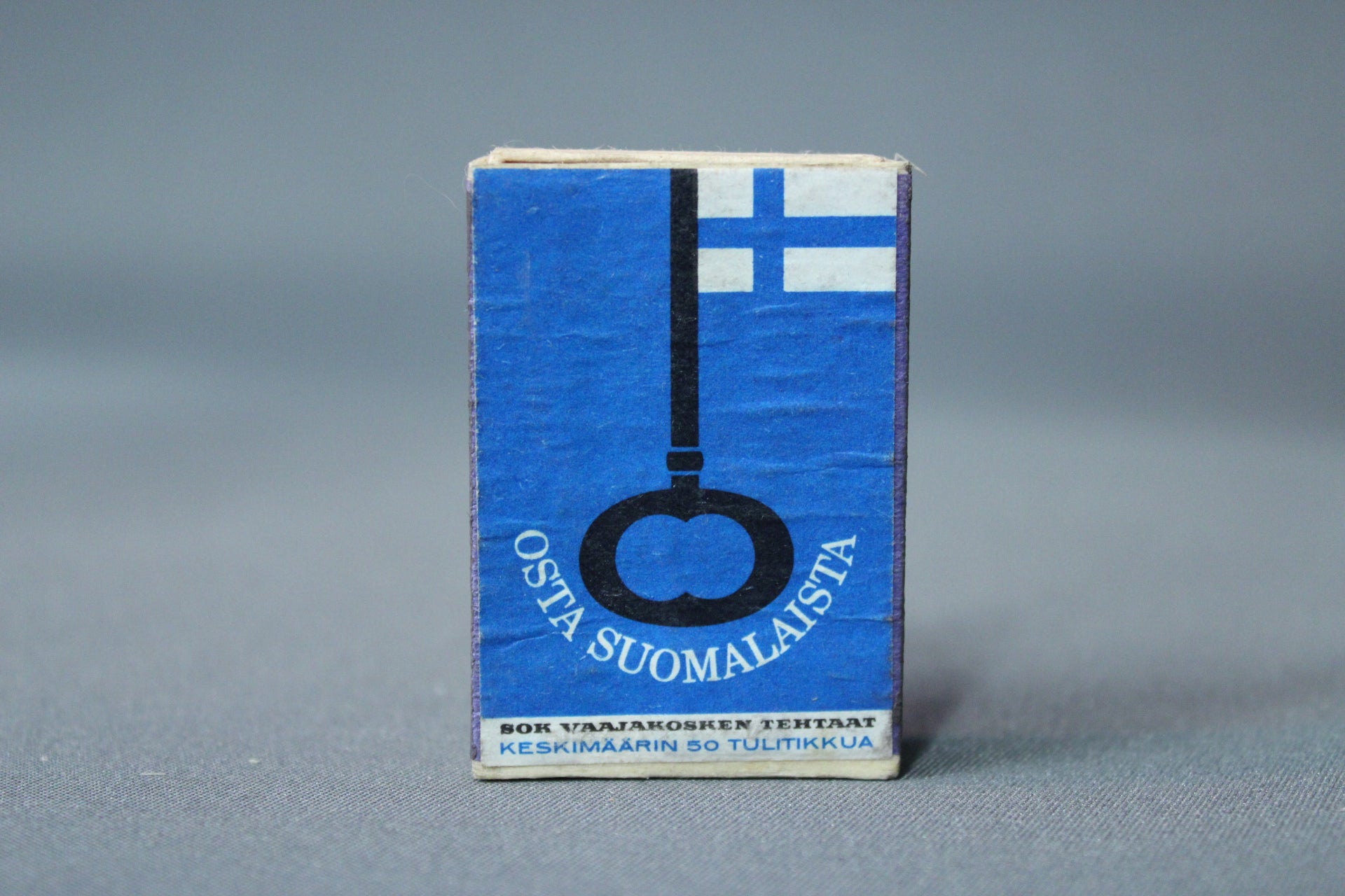 Osta suomalaista -tulitikkuaski, Suomen lippu ja avainsymboli