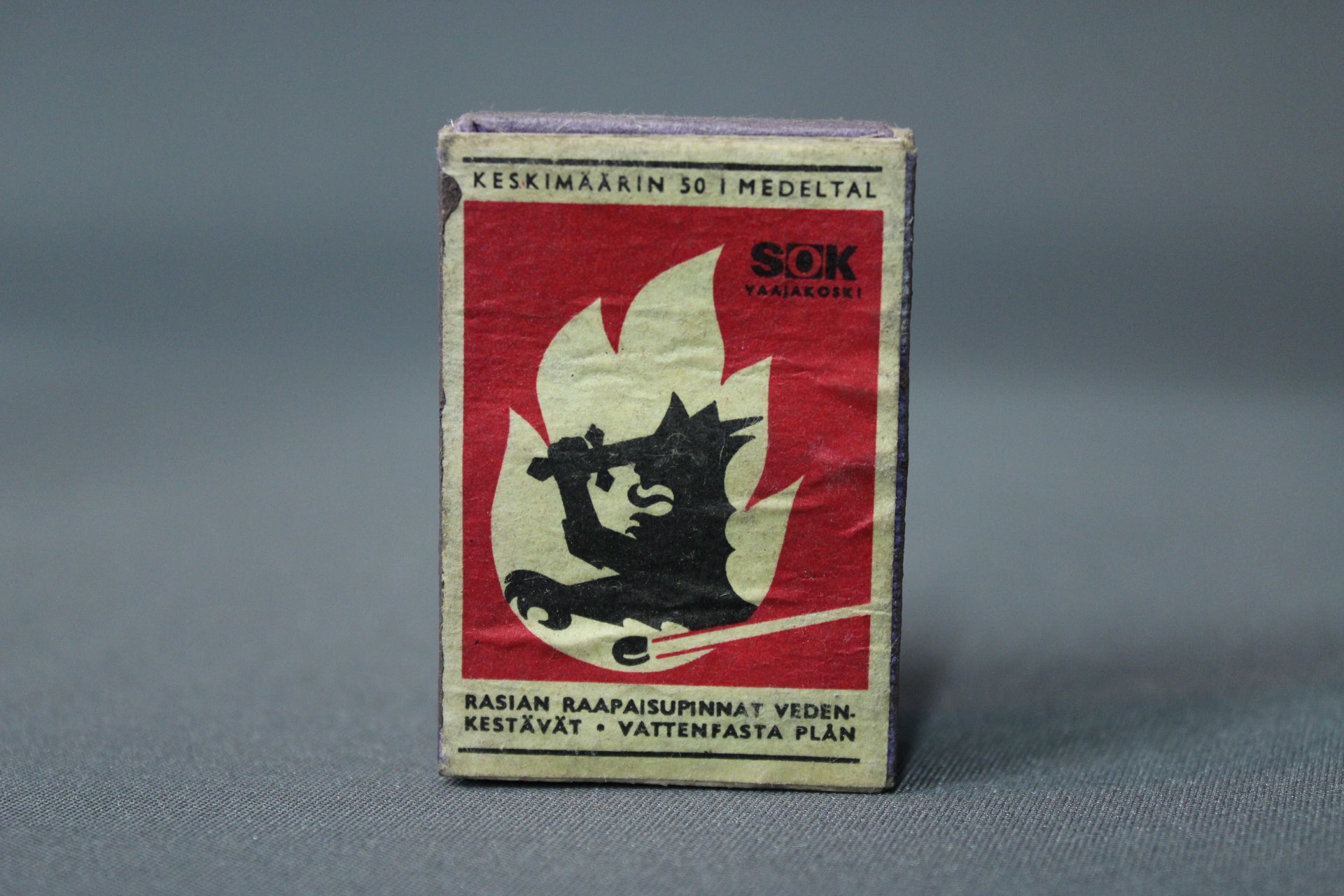 SOK tulitikkurasia, punainen grafiikka