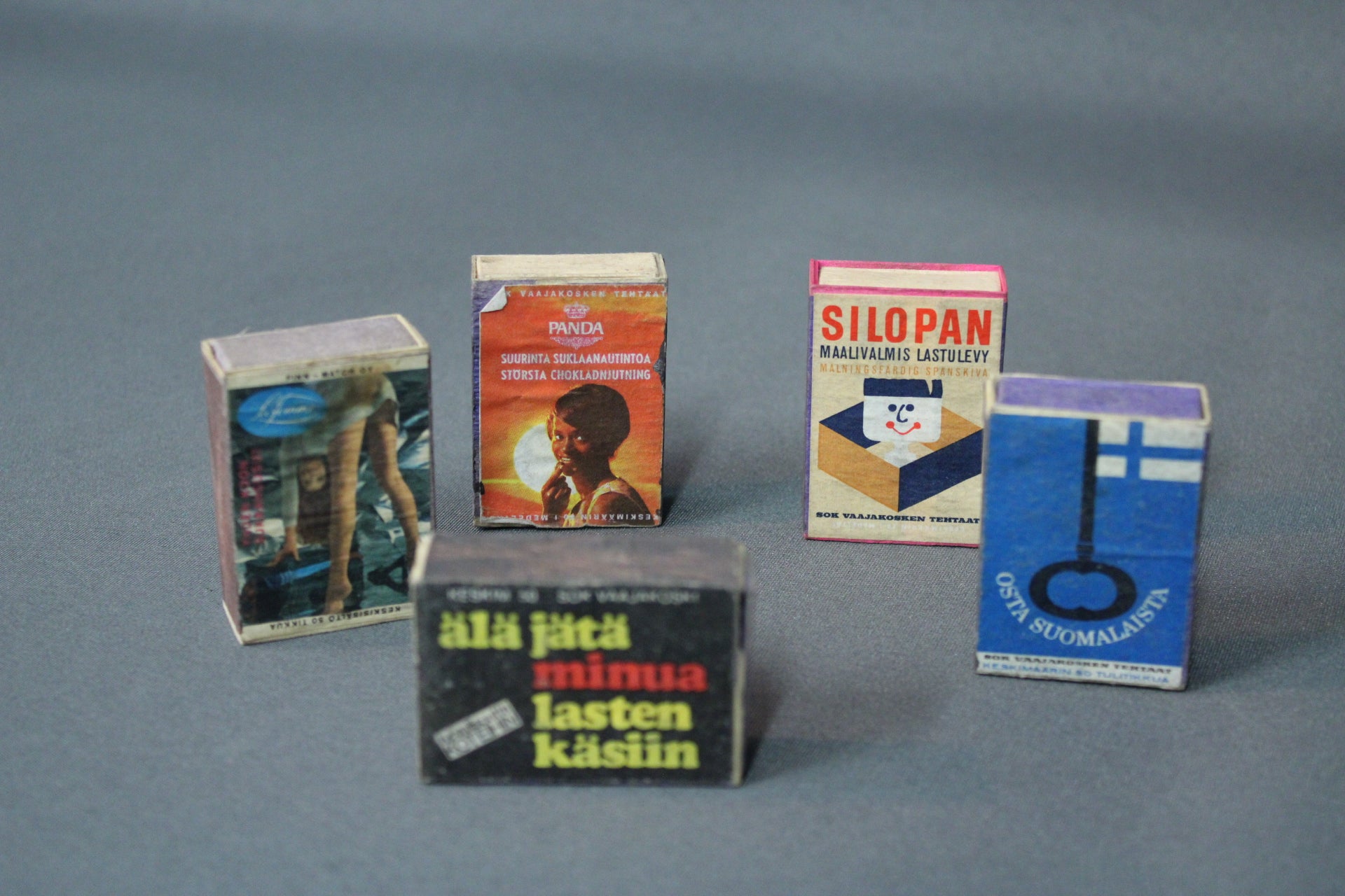 Vanhoja suomalaisia tulitikkuaskeja 5 kpl setti, 1960–1970-luku