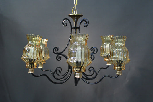 Vintage kattokruunu kuudella lasivarjostimella