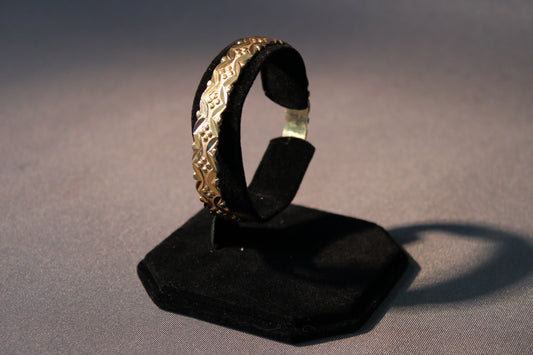 Vintage metallirannekoru, kaiverrettu koristekuvio, halkaisija 60 mm