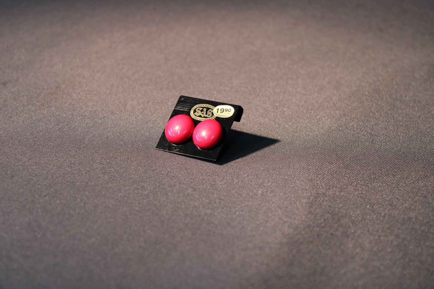 Vintage punaiset nappikorvakorut, halkaisija 13 mm, alkuperäisessä pakkauksessa