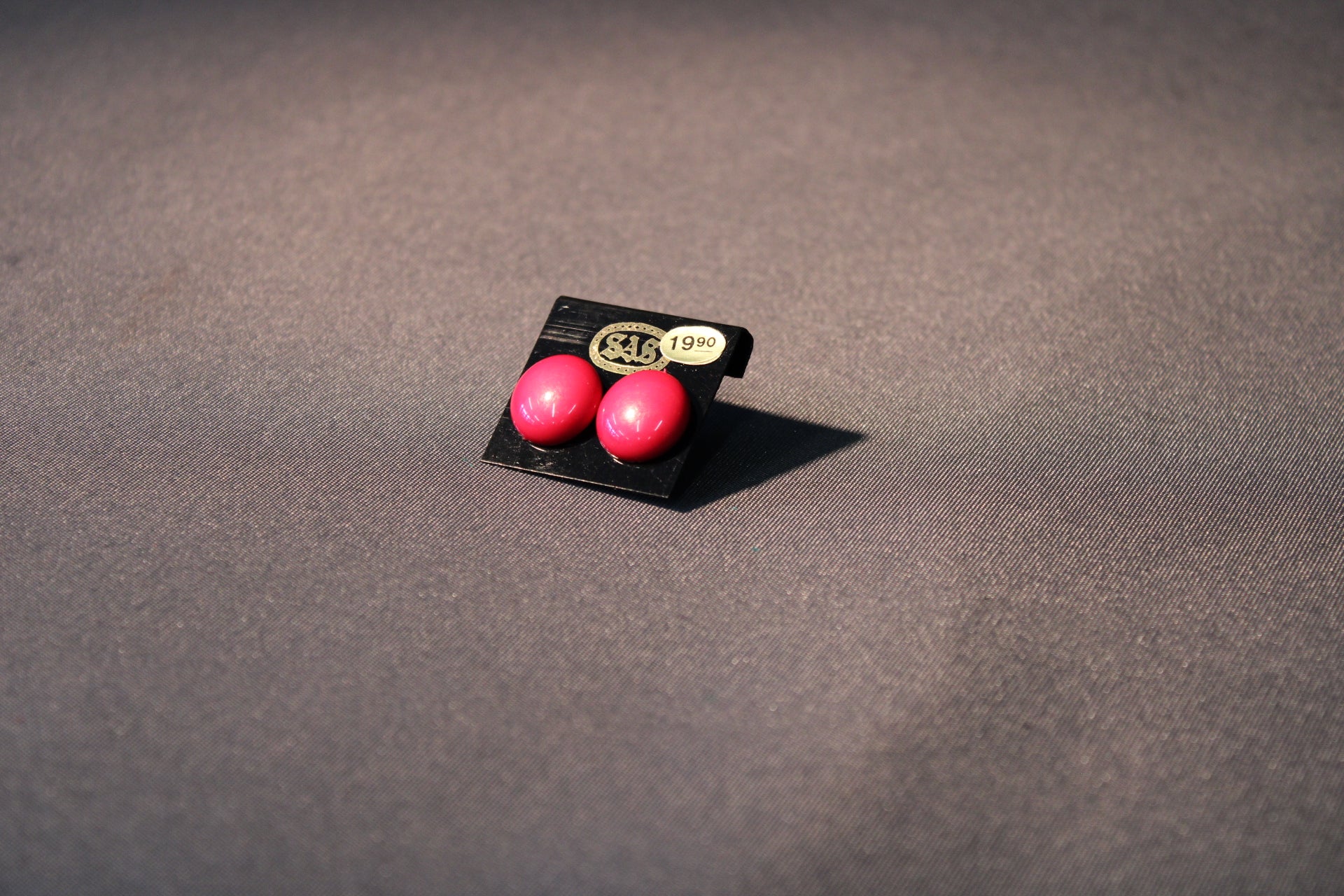 Vintage punaiset nappikorvakorut, halkaisija 13 mm, alkuperäisessä pakkauksessa