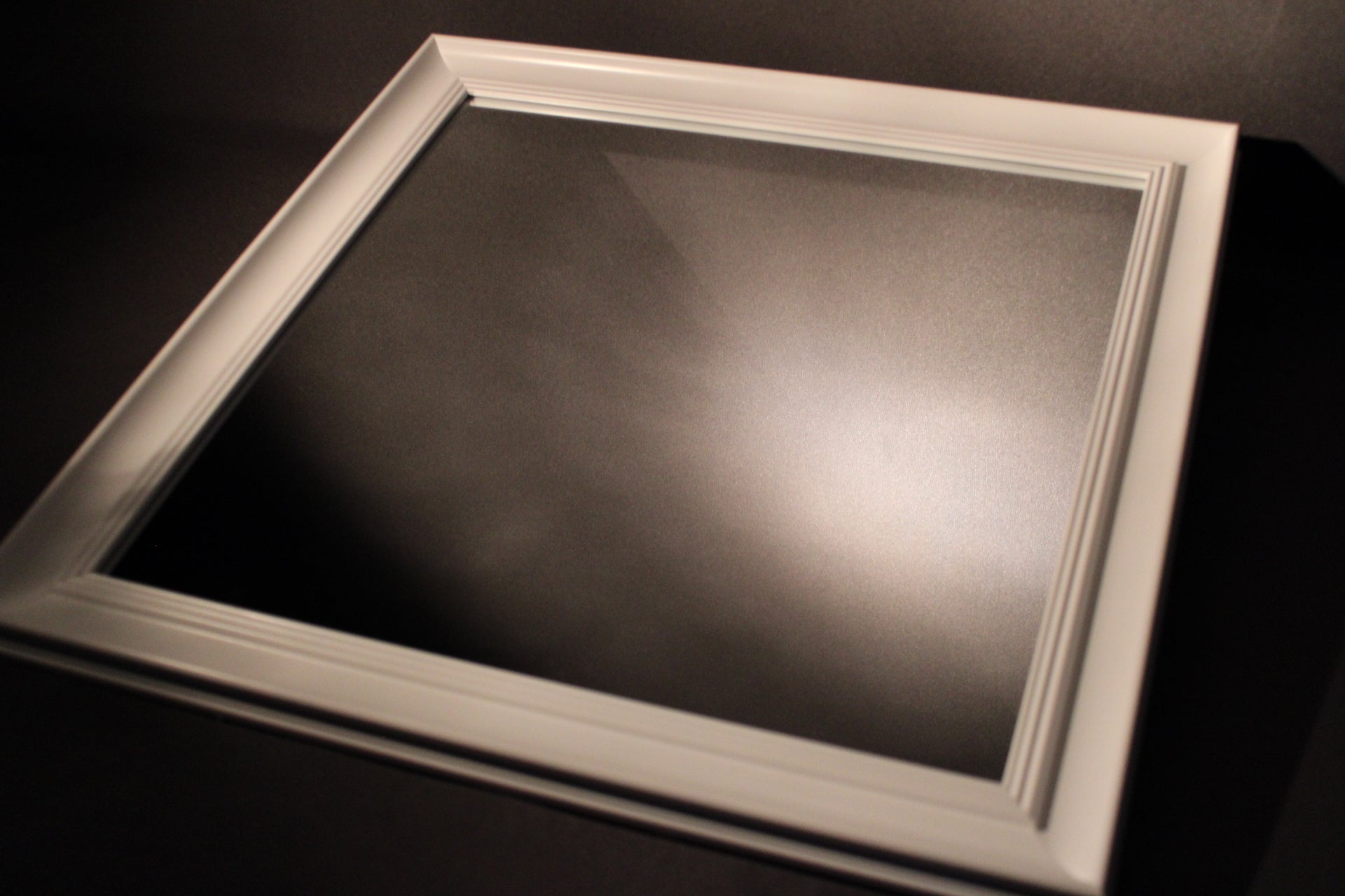 valkoinen seinäpeili moderni sisustus