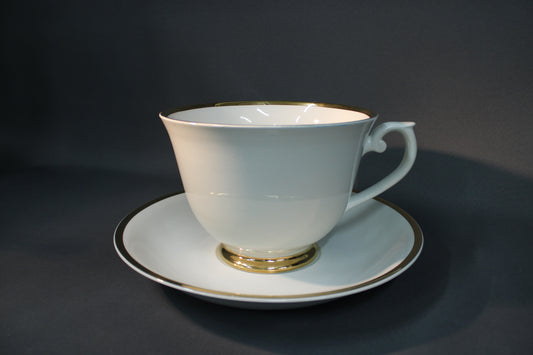 Arabia Rekvisita kahvikuppi 2,7 L kultareunalla ja lautasella