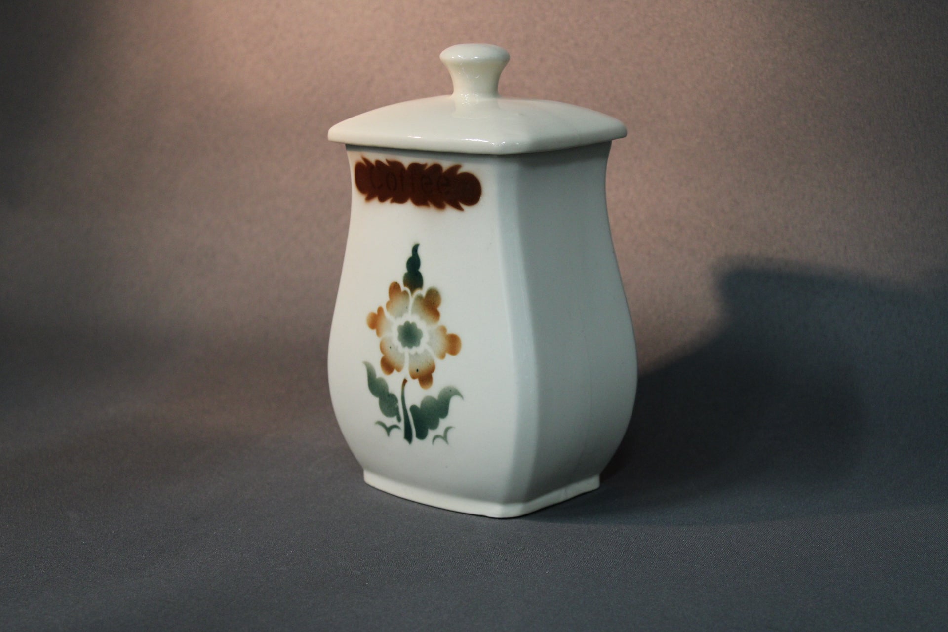 Arabia Ruskeakukka Coffee -keittiöpurkki edestä, vintage-keräilyastia