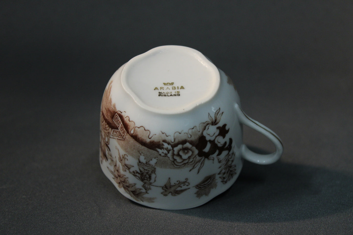 Arabia Singapore kahvikupin pohjaleima, Arabia Made in Finland.