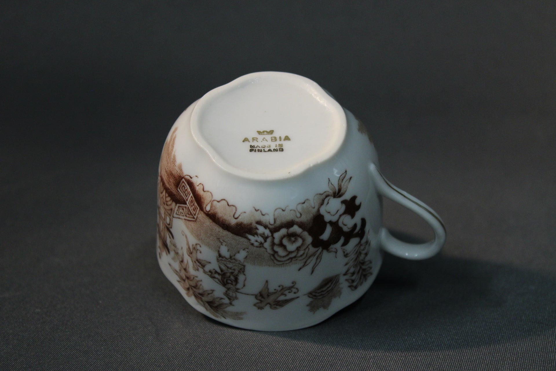 Arabia Singapore kahvikupin pohjaleima, Arabia Made in Finland.