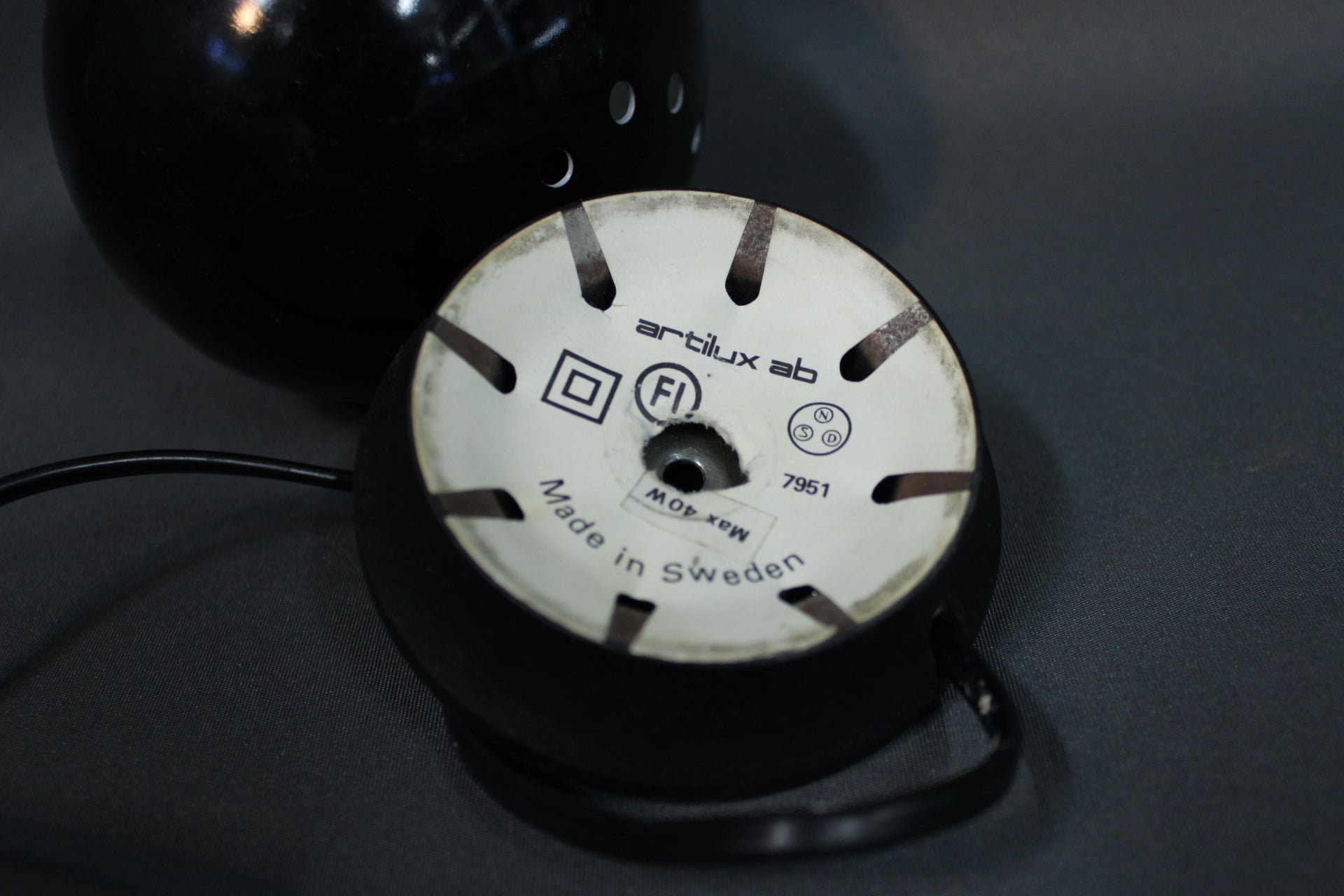 Artilux AB pallovalaisimen pohjamerkintä, Made in Sweden