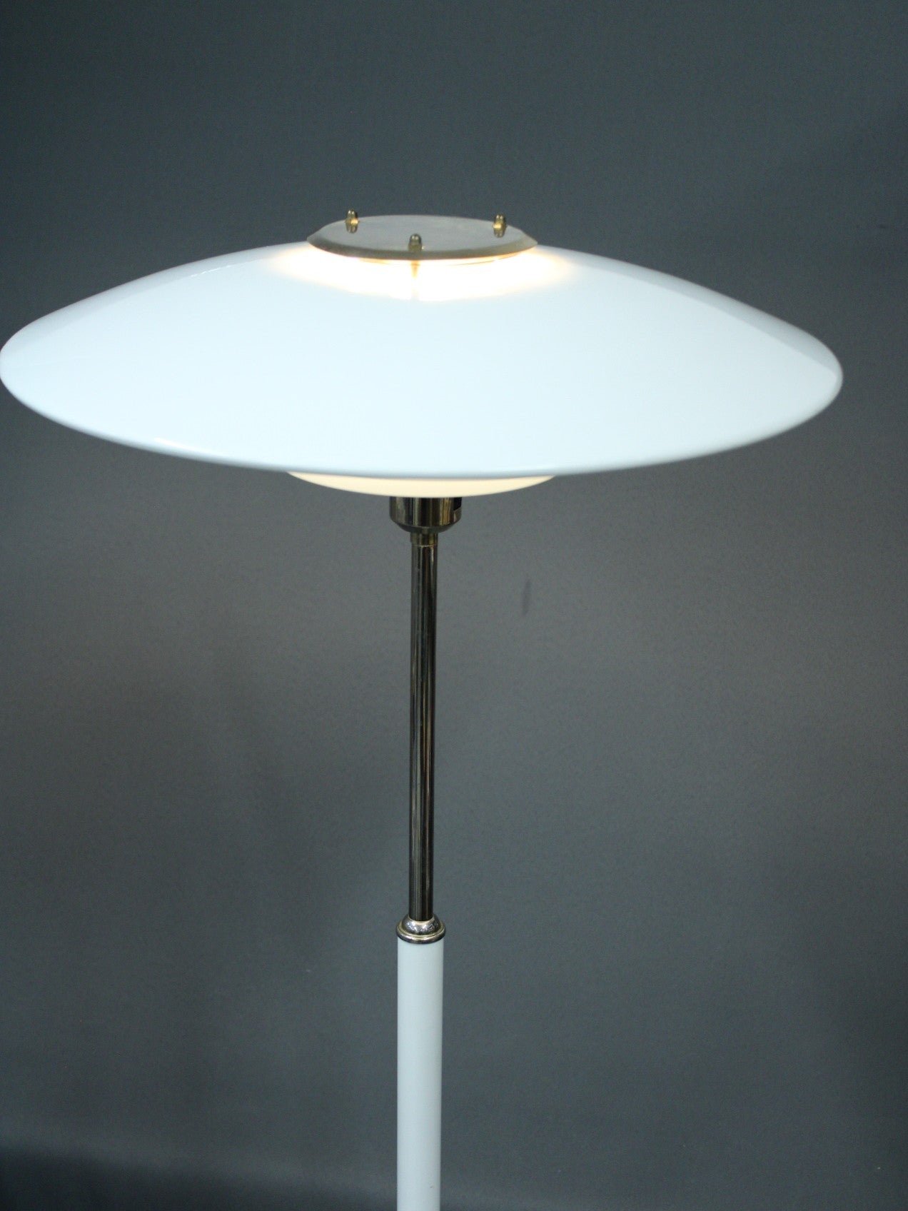 Belid AB lattiavalaisimen metallinen varjostin