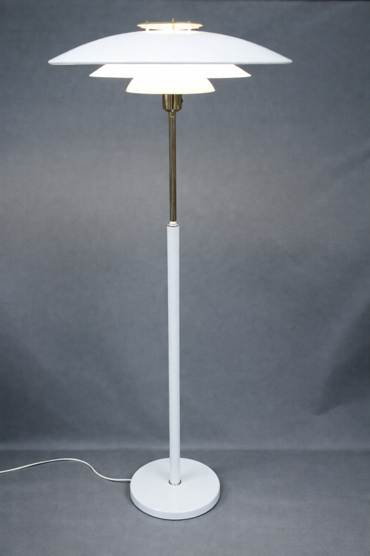 Belid AB lattiavalaisin, valkoinen metallivalaisin, kokonaiskuva