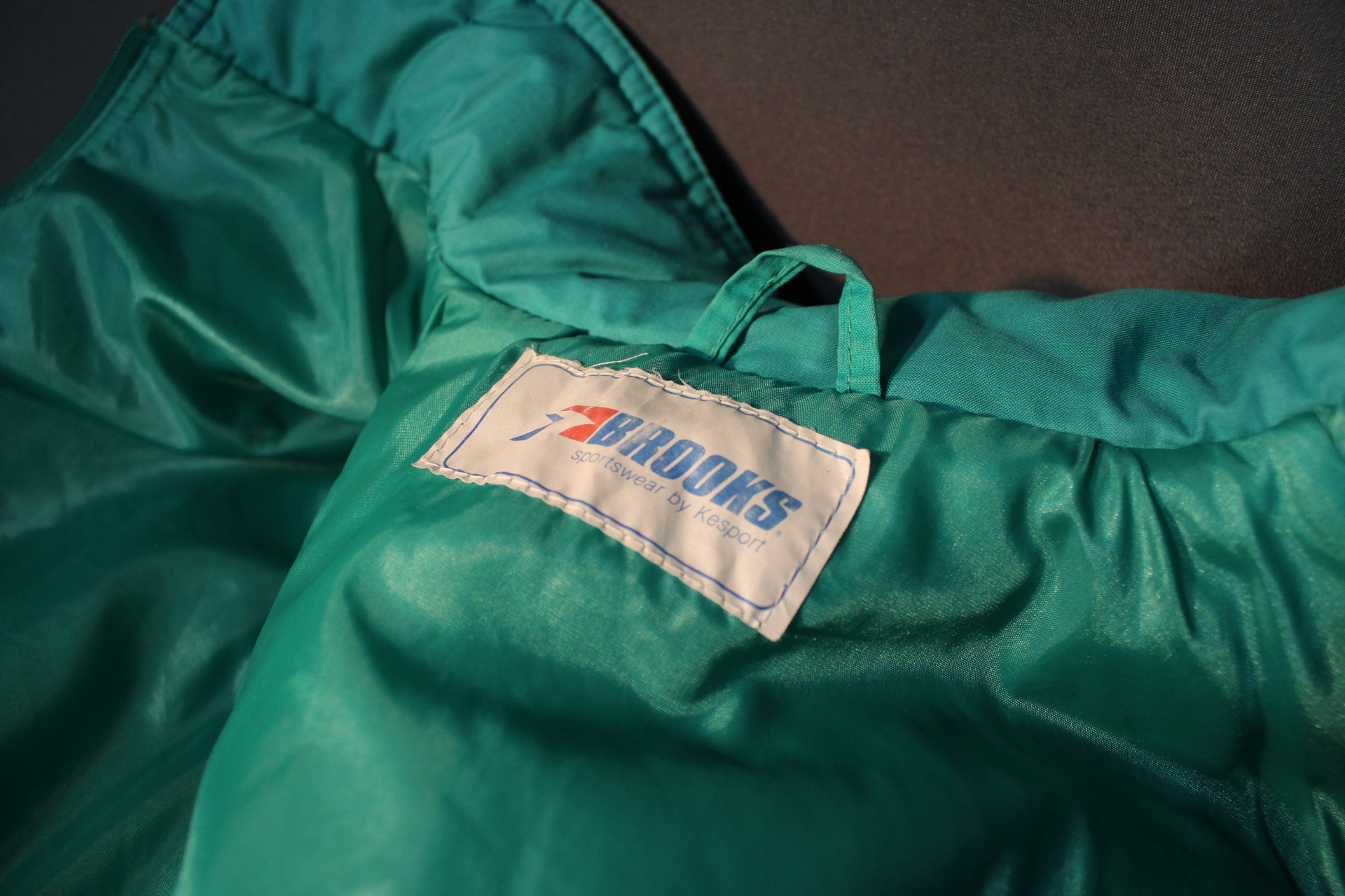 Brooks By Kesport talvitakin sisäpuoli ja valmistajamerkki, vintage vaate