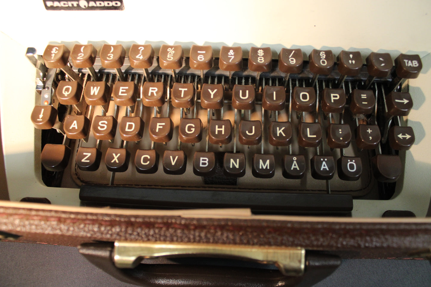Facit Privat -kirjoituskoneen QWERTY-ÅÄÖ-näppäimistö