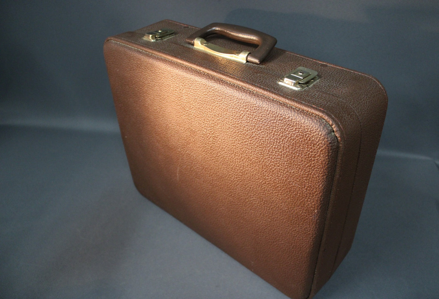 Facit Privat -kirjoituskone 1970-luvulta salkulla