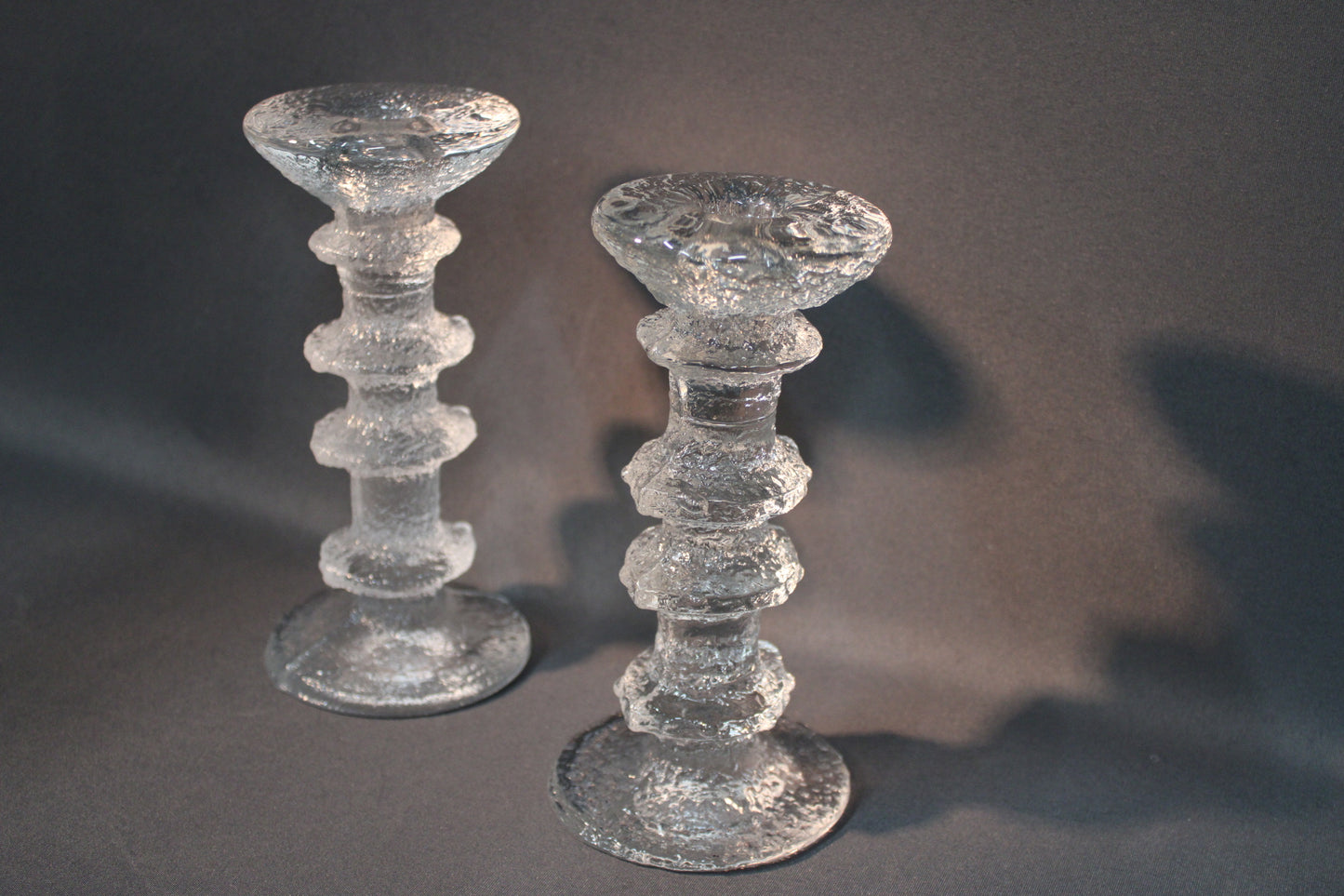 Festivo kynttilänjalka ylhäältä, jäämäinen lasipinta