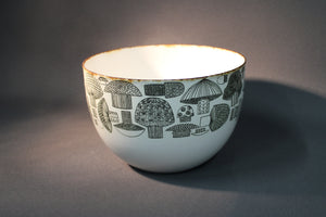 Finel Tatti kulho, Esteri Tomula, emaloitu kulho, musta sienikuosi, suomalainen design