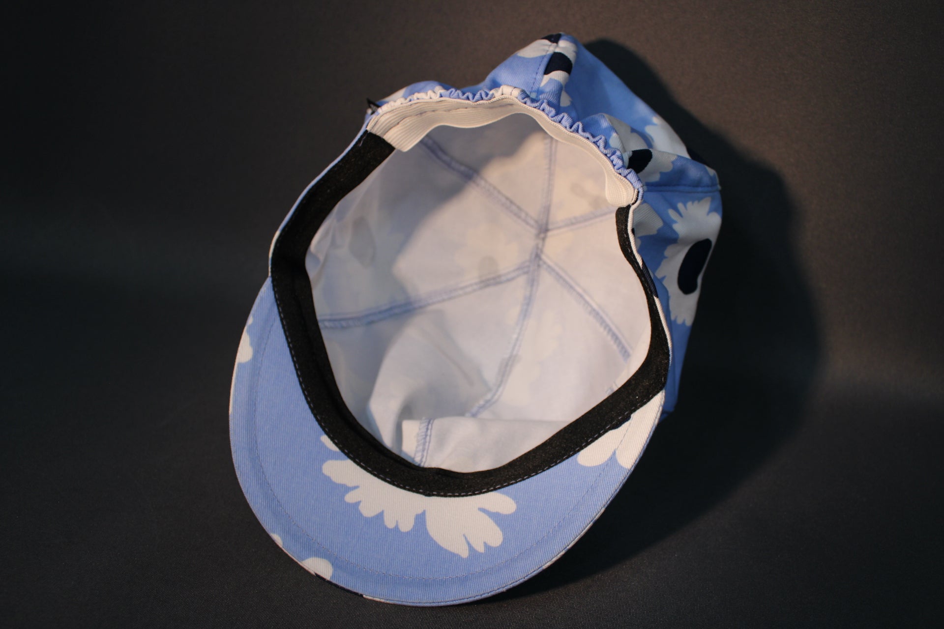 Fredrikson lippalakki sisältä, joustava takaosa