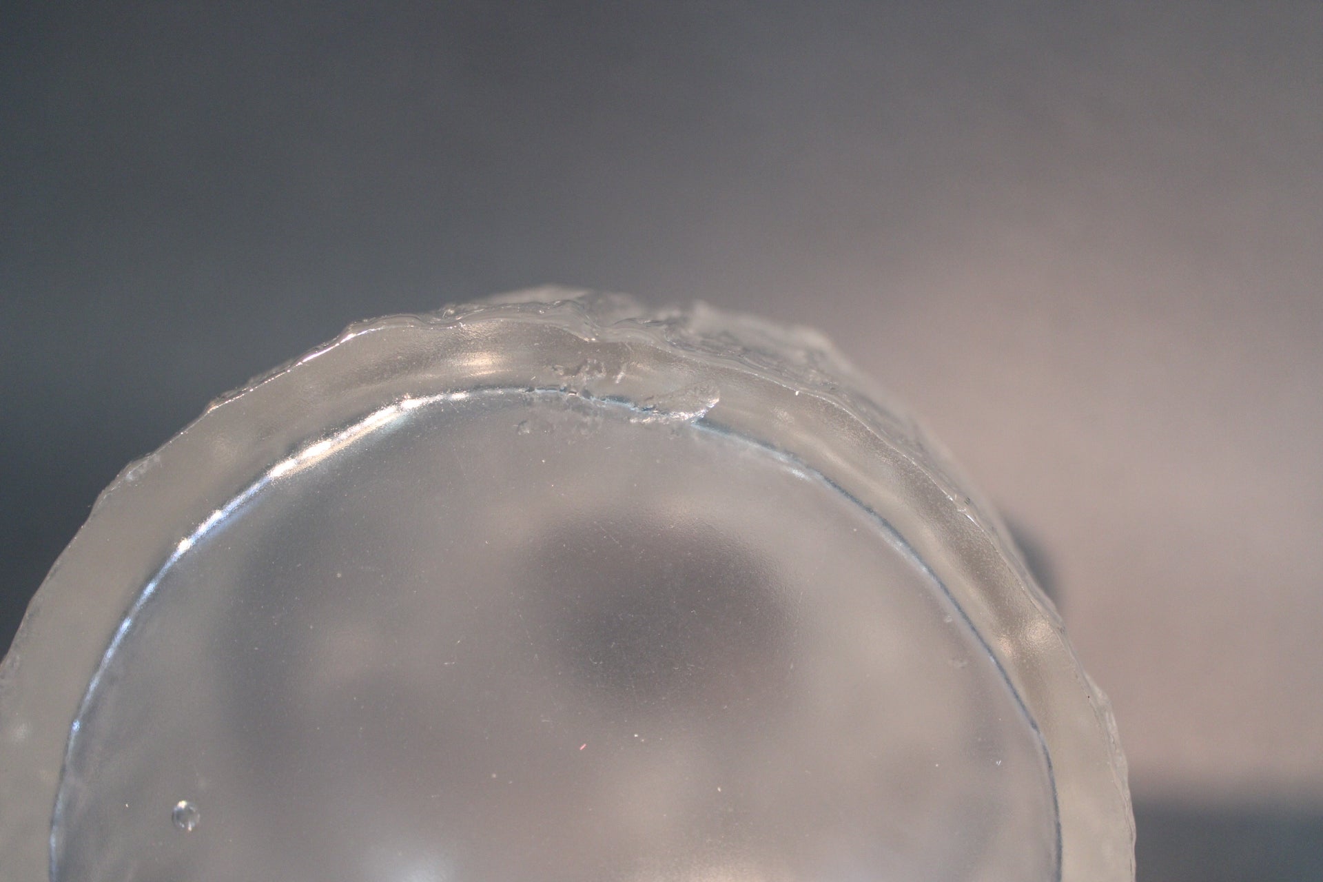 Iittala Finlandia maljakko 3351, pohjan yksityiskohta