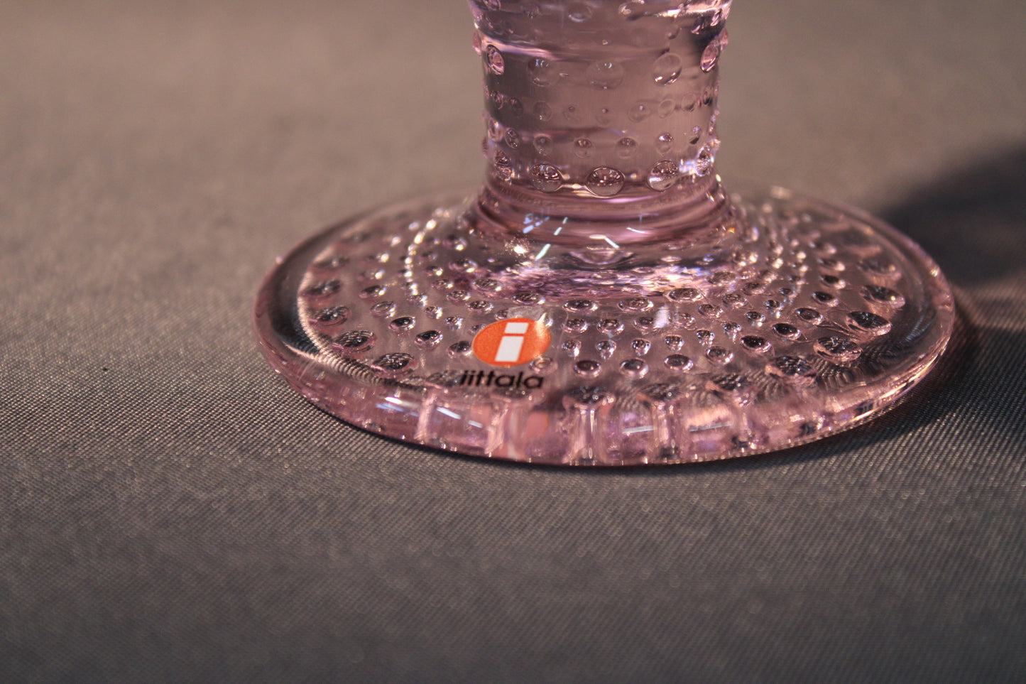 Iittala Kastehelmi kulho, vaaleanpunainen, Iittalan logo pohjassa