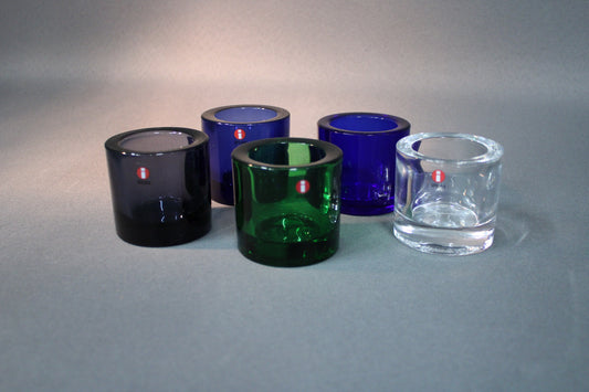 Iittala Kivi -kynttilälyhdyt rivissä, useita värejä, Heikki Orvola.