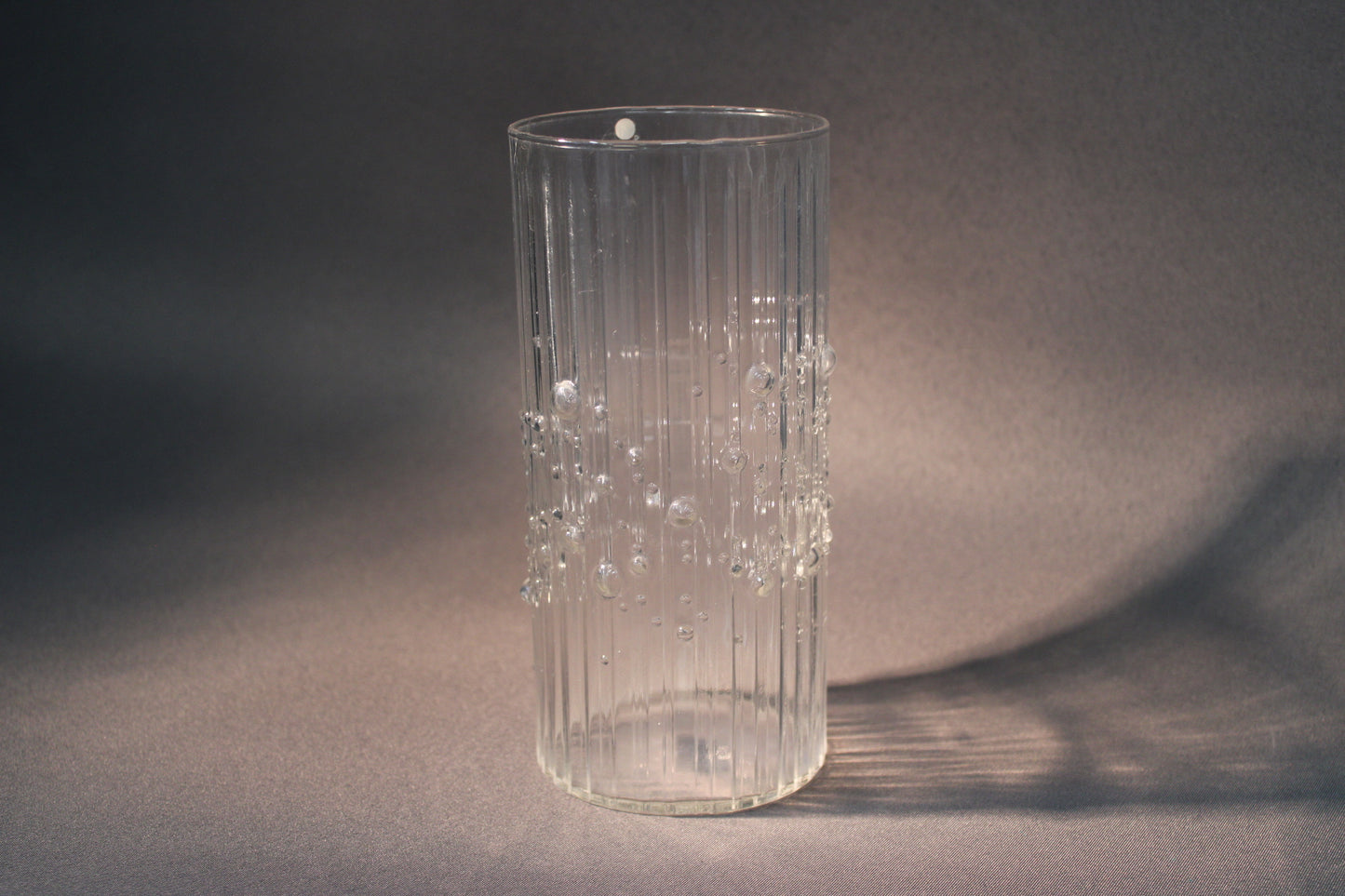 Iittala Mesi maljakko, Tapio Wirkkala – sivukuva, kuplapintainen lasi