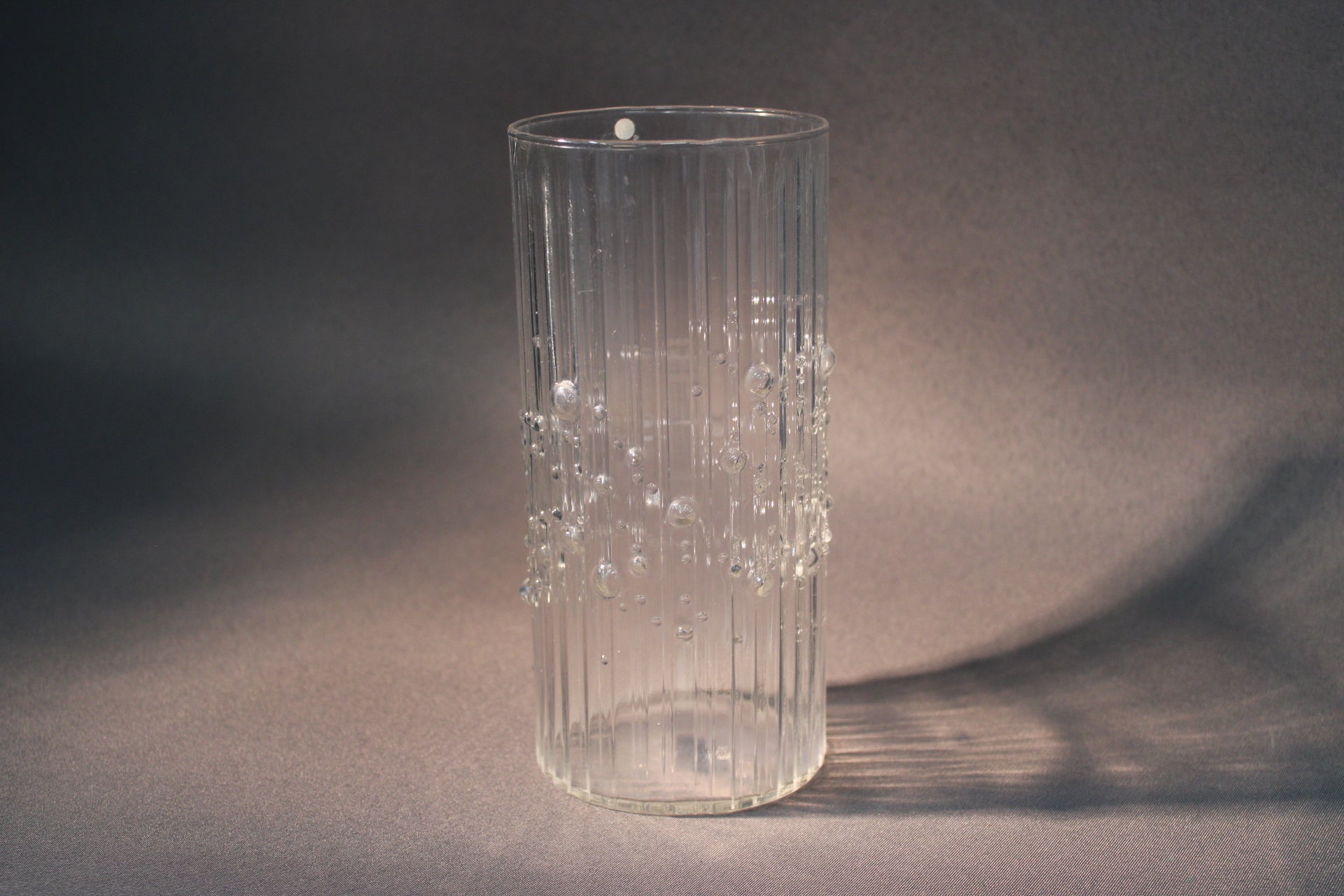 Iittala Mesi maljakko, Tapio Wirkkala – sivukuva, kuplapintainen lasi