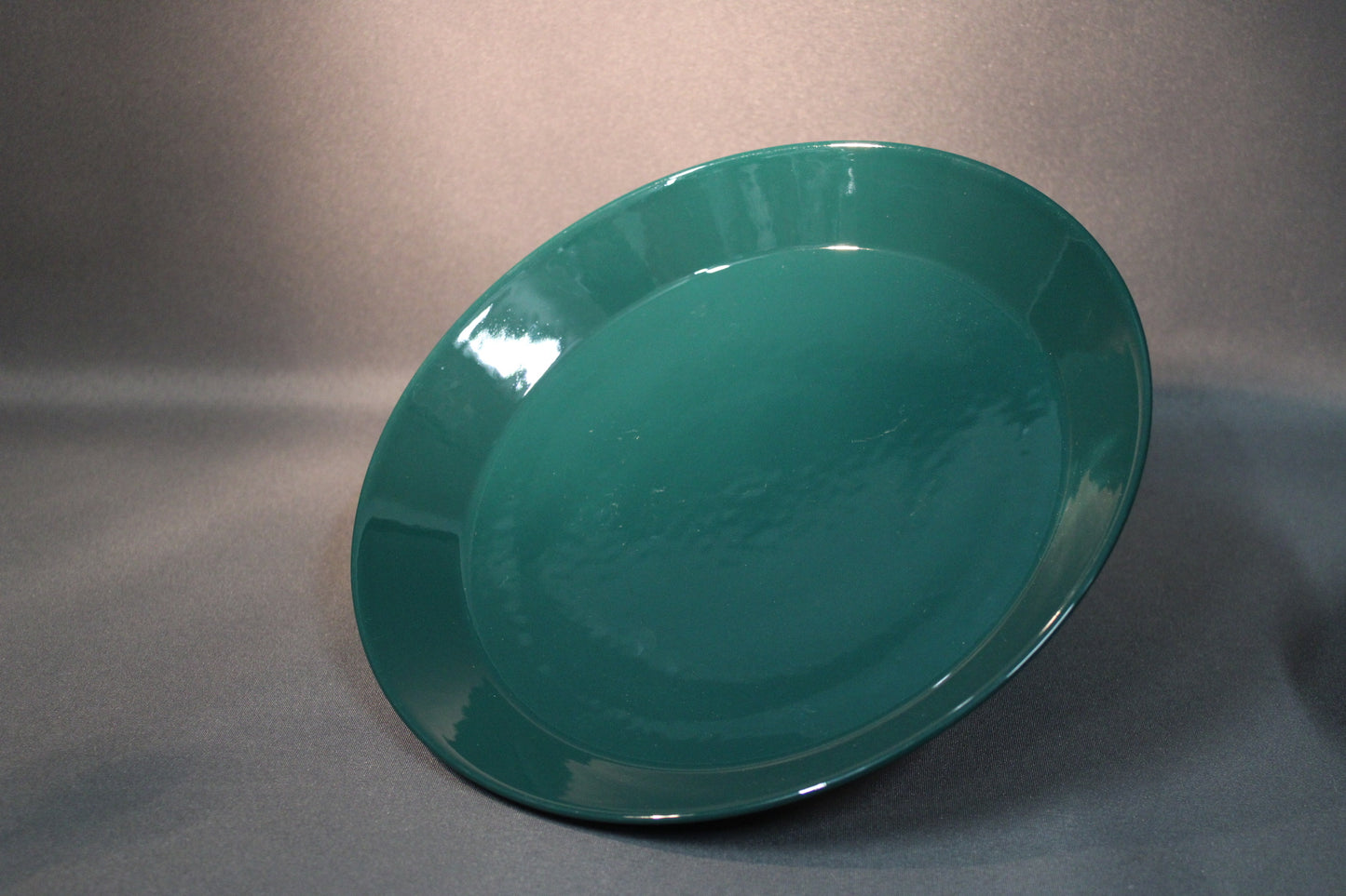 Vihreä Iittala Teema -lautanen.