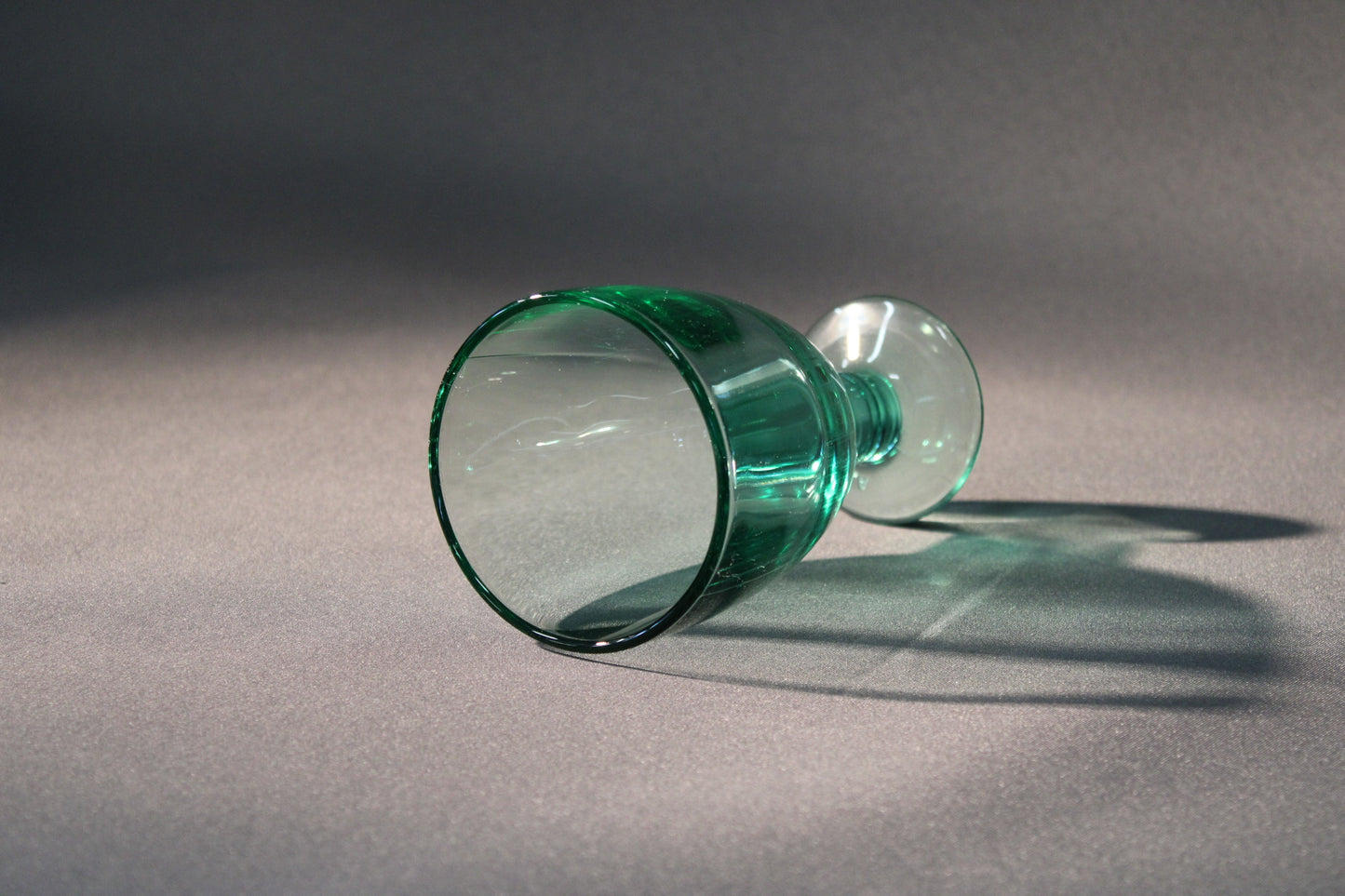 Kerttu Nurmisen suunnittelema Iittala Verna viinilasi